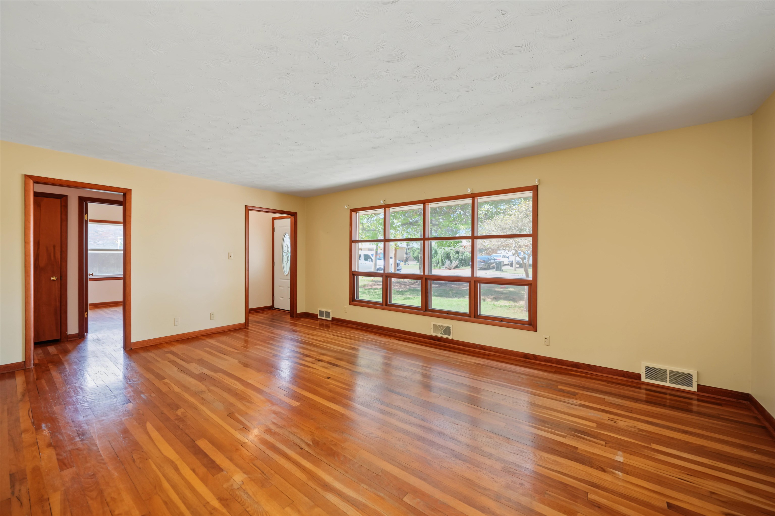 1709 Lewis St Property Photo 2