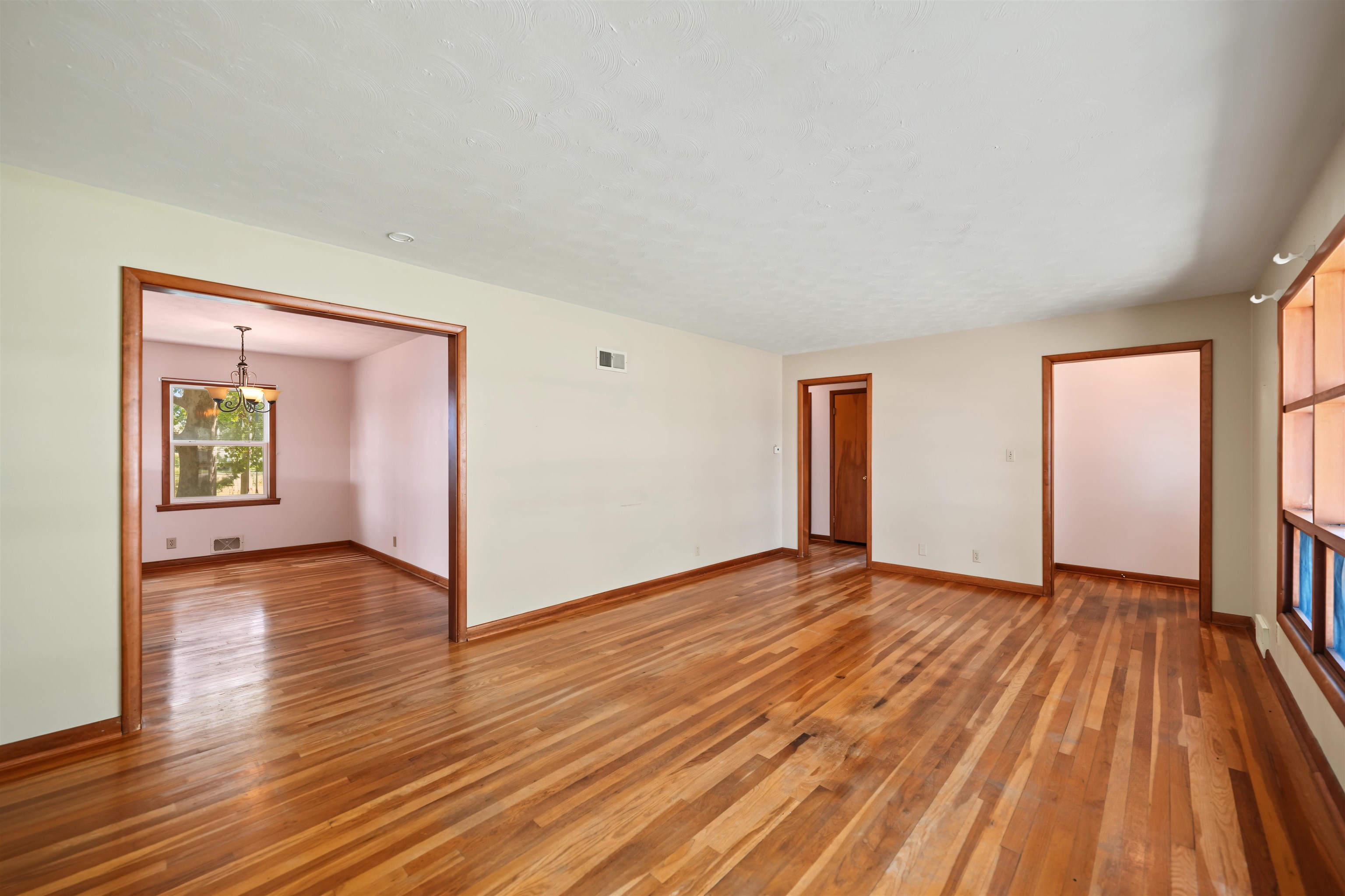 1709 Lewis St Property Photo 3