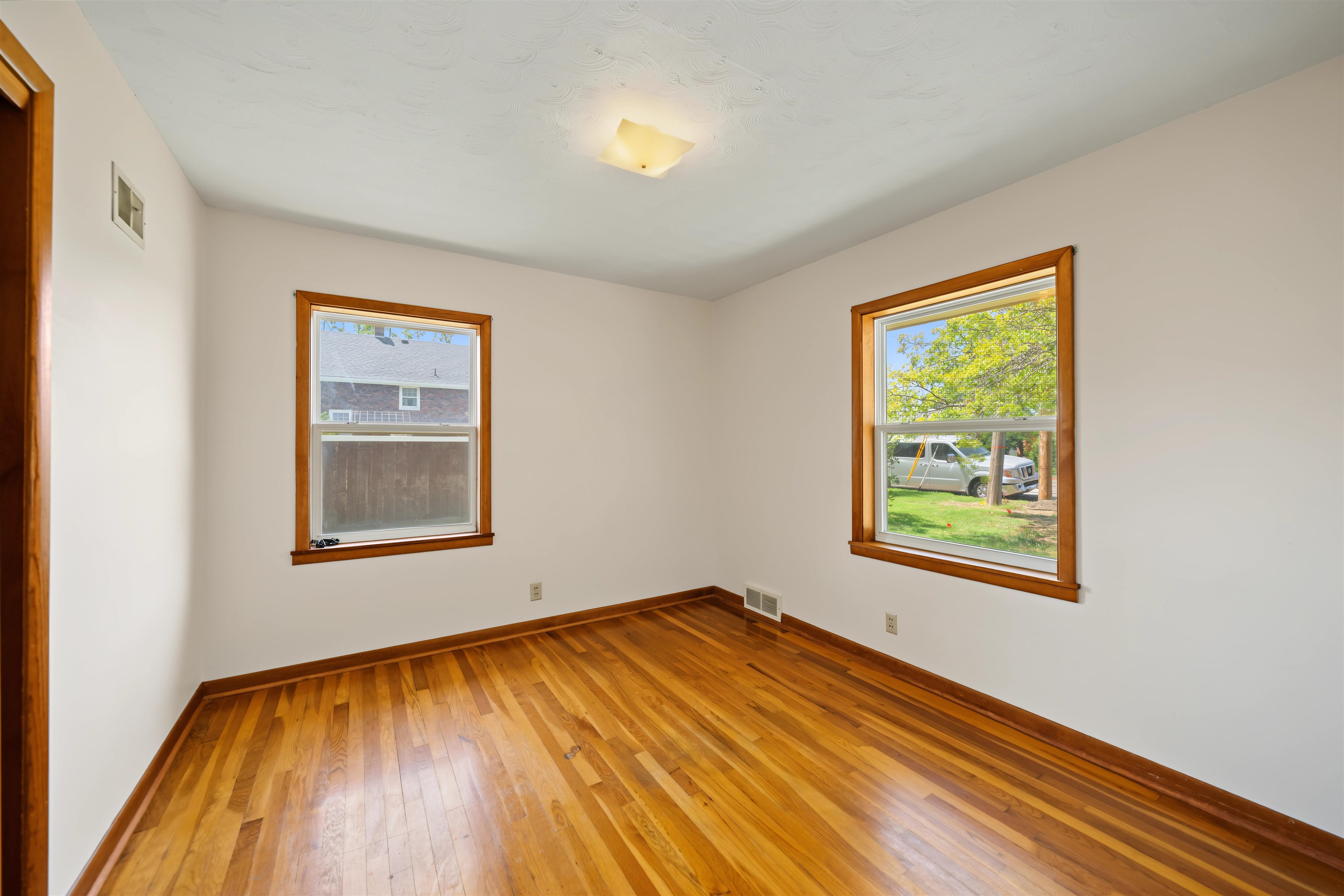 1709 Lewis St Property Photo 5