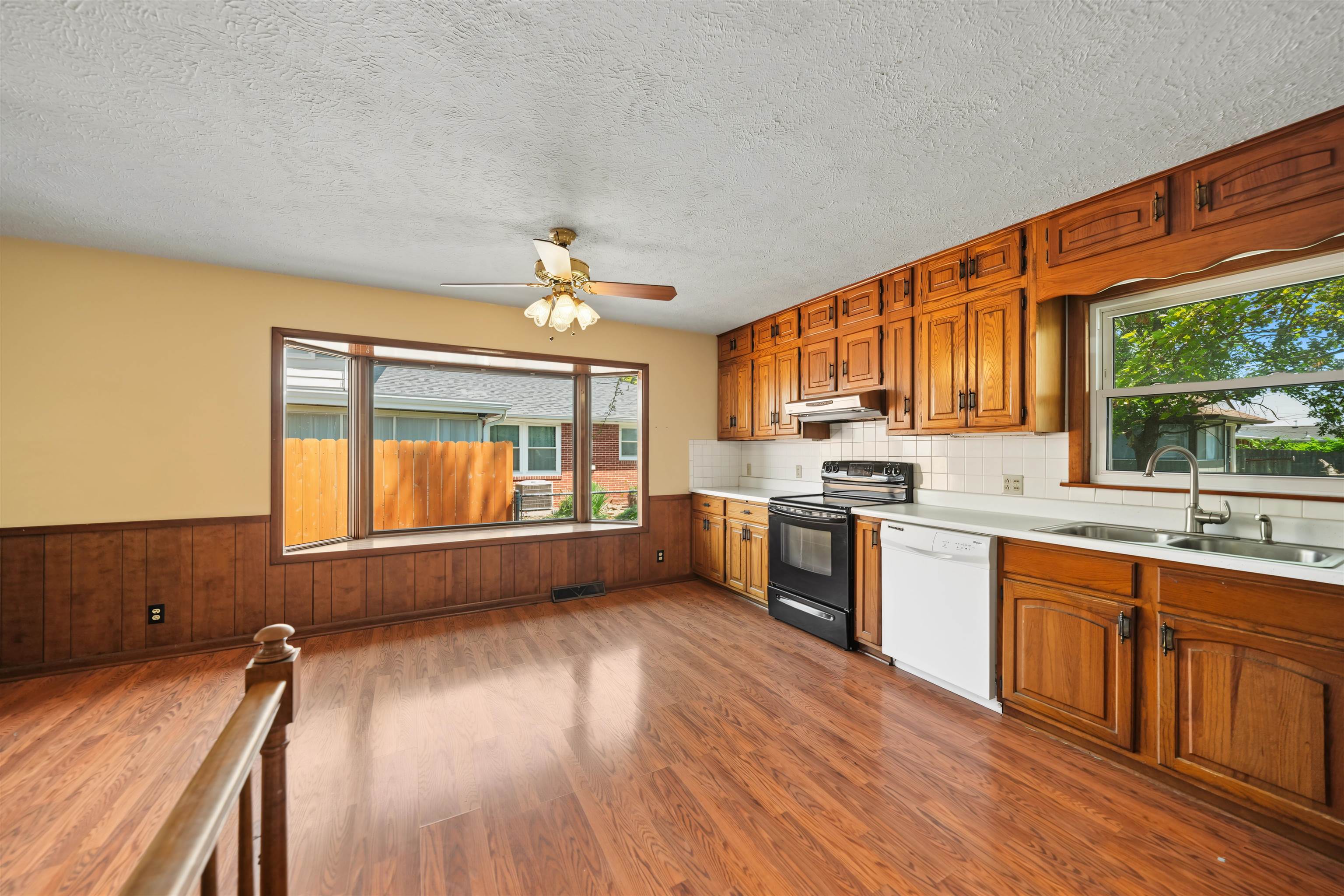 1709 Lewis St Property Photo 10