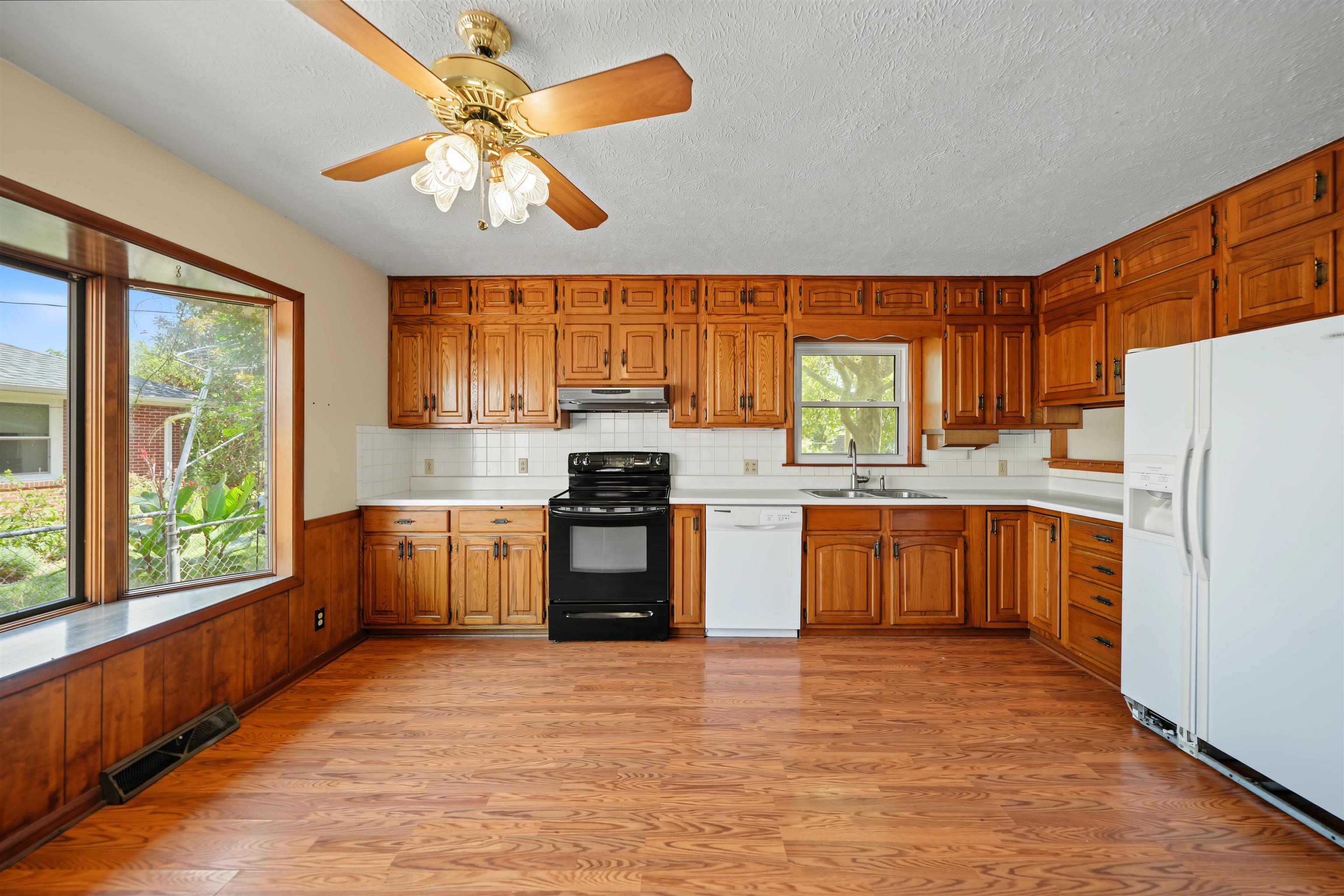 1709 Lewis St Property Photo 11