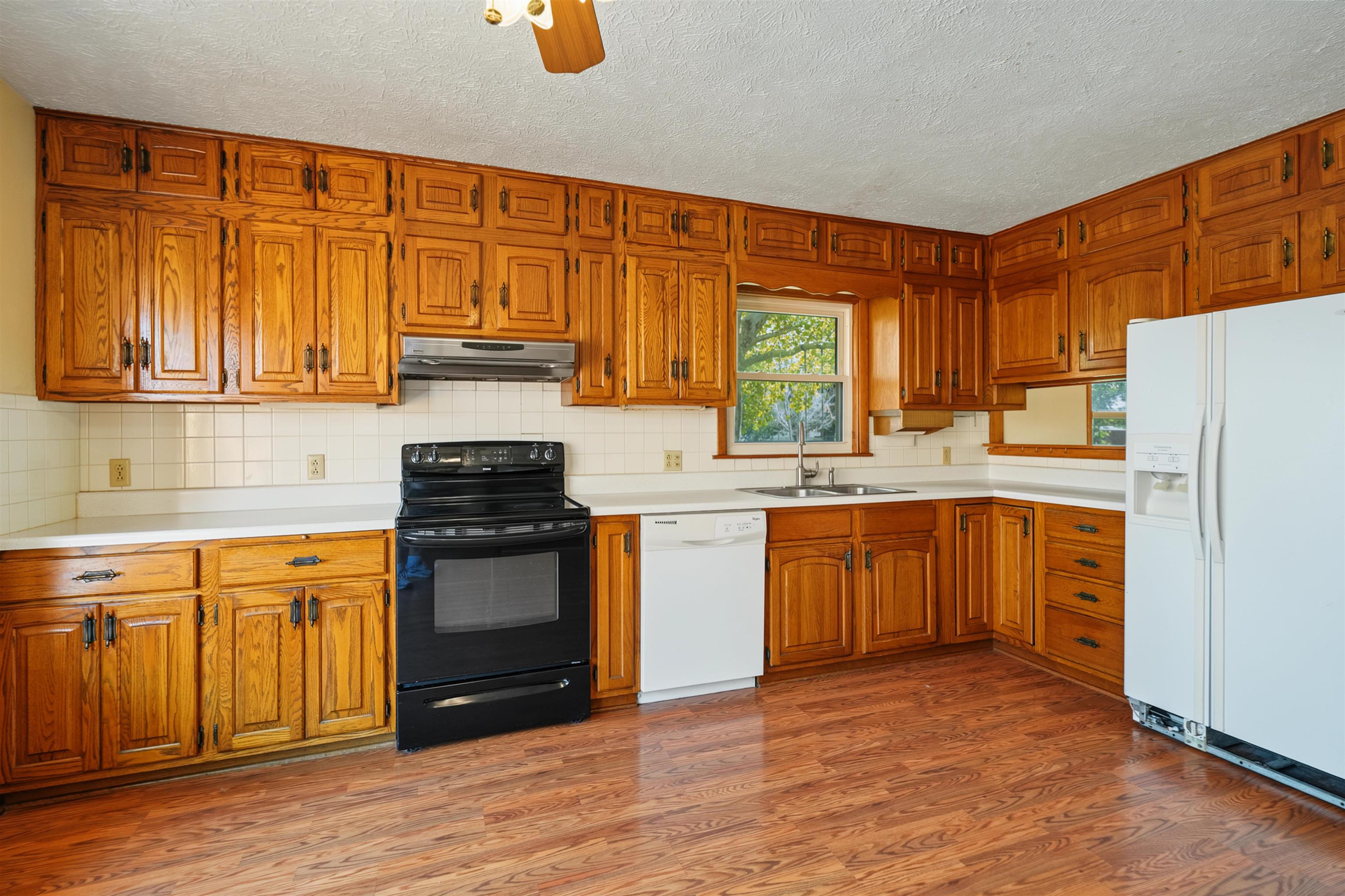 1709 Lewis St Property Photo 13