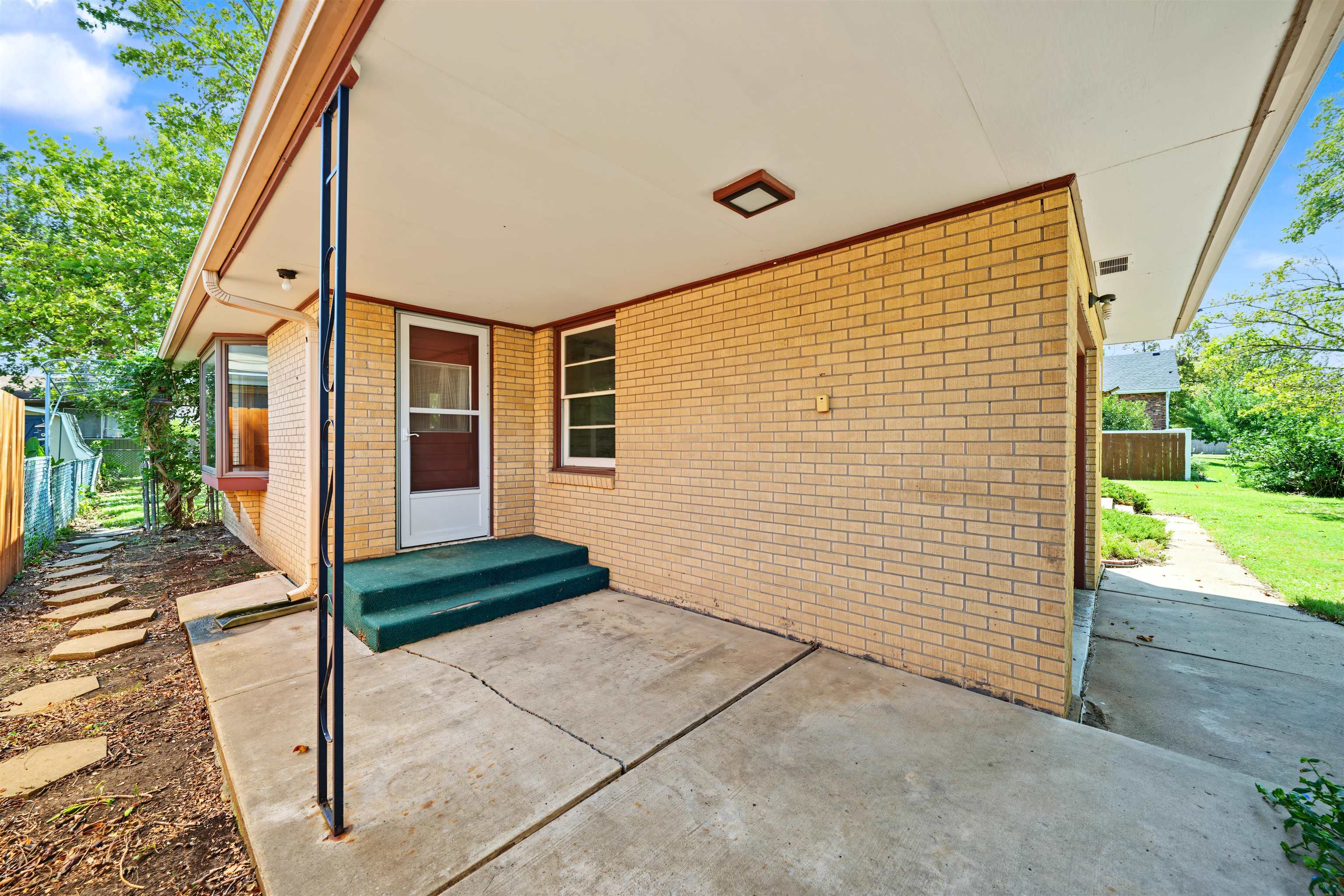 1709 Lewis St Property Photo 22