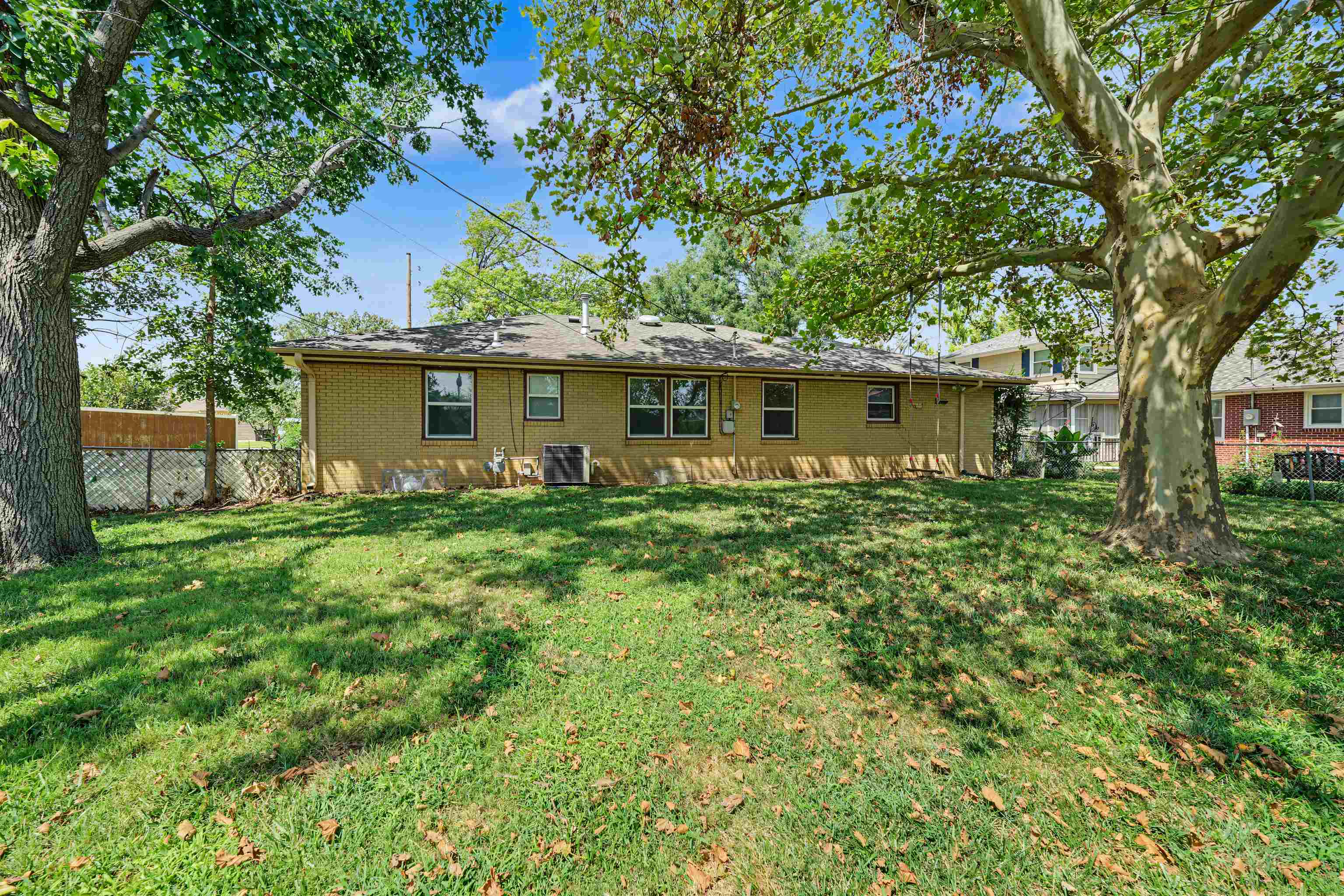 1709 Lewis St Property Photo 23