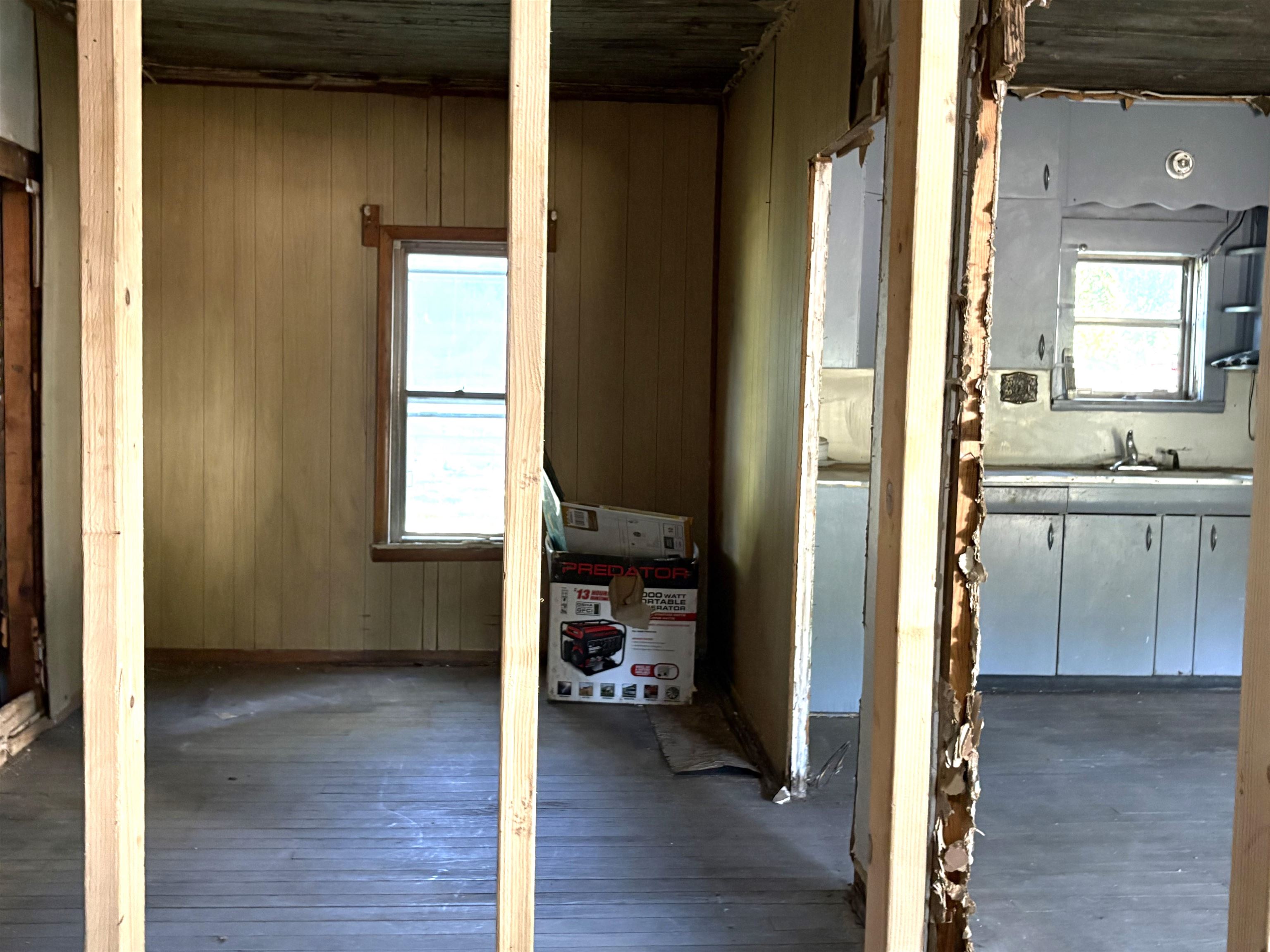 326 E 3rd St Property Photo 19