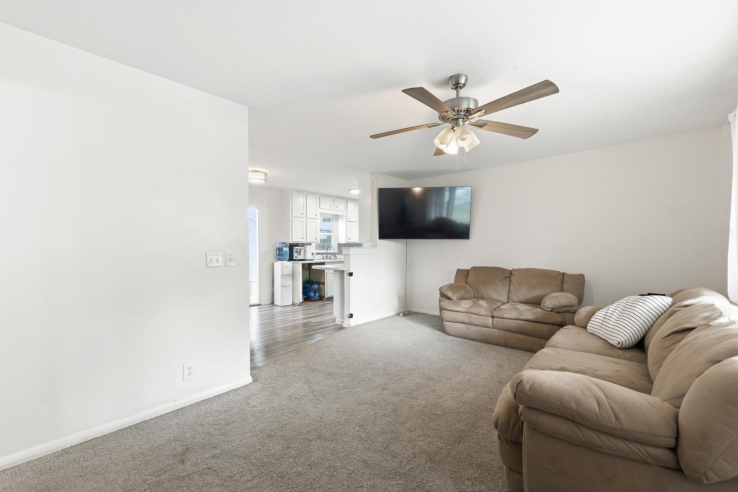 1309 N Baltimore Ave Property Photo 4