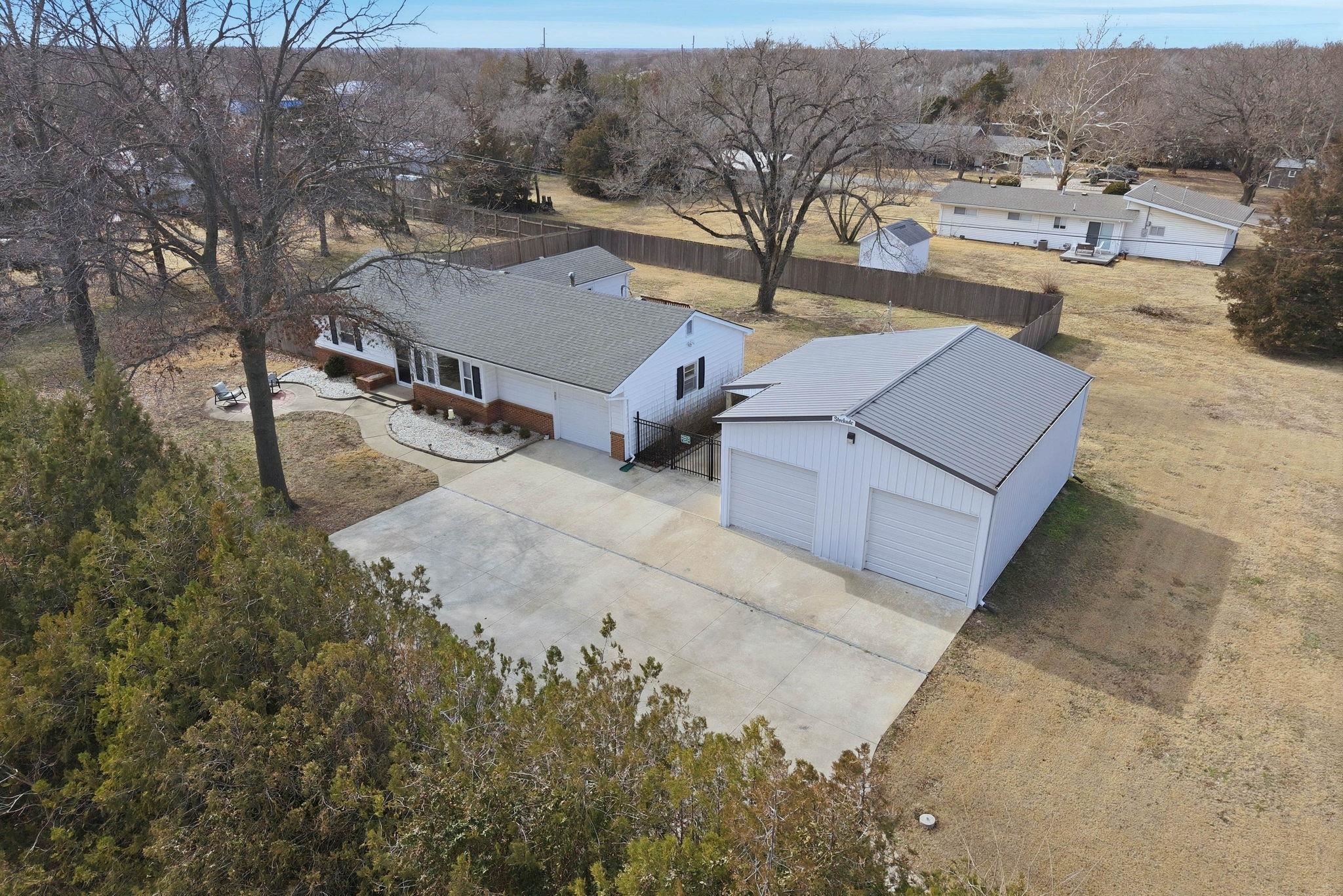 421 Epp St Property Photo 2