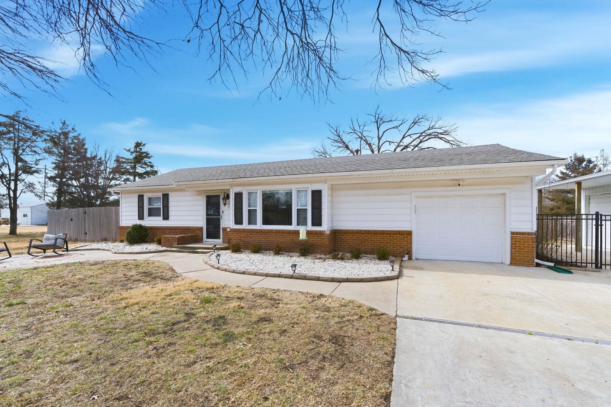 421 Epp St Property Photo 3