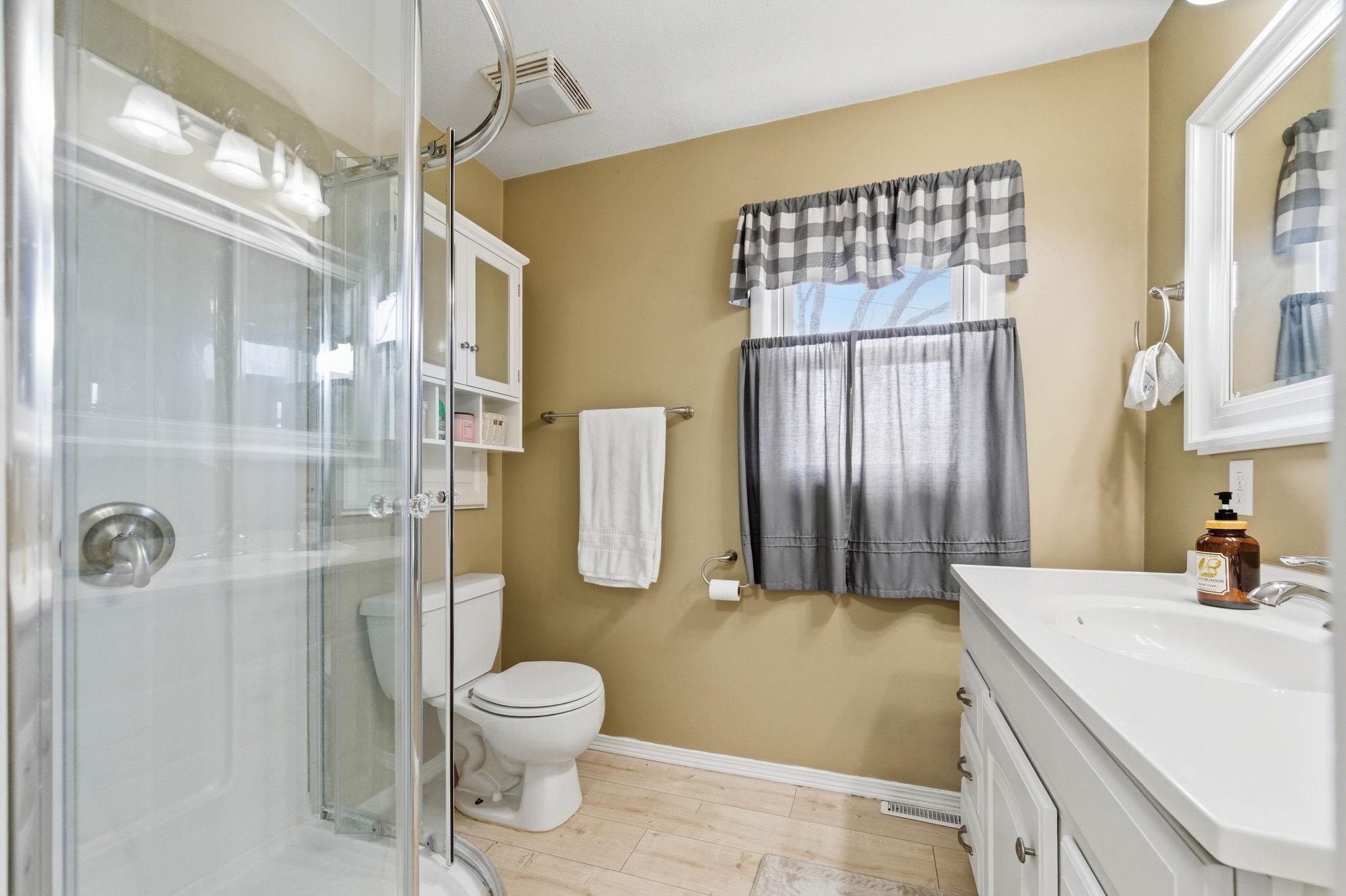 421 Epp St Property Photo 24