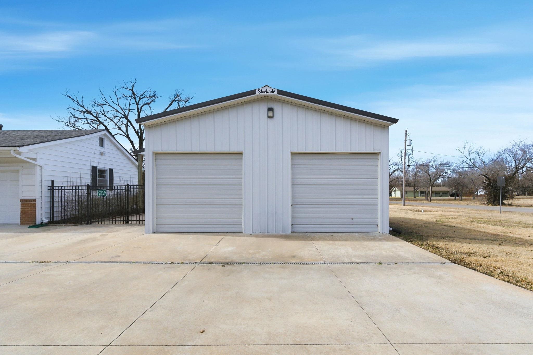 421 Epp St Property Photo 27