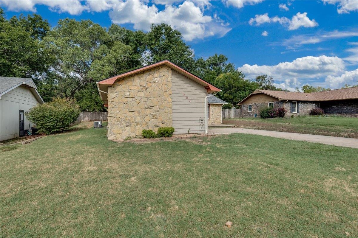 1003 Highland Dr Property Photo 33