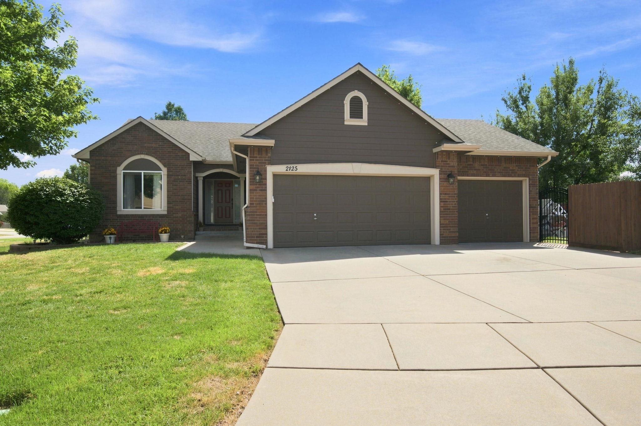 2125 E Brookstone Property Photo 1