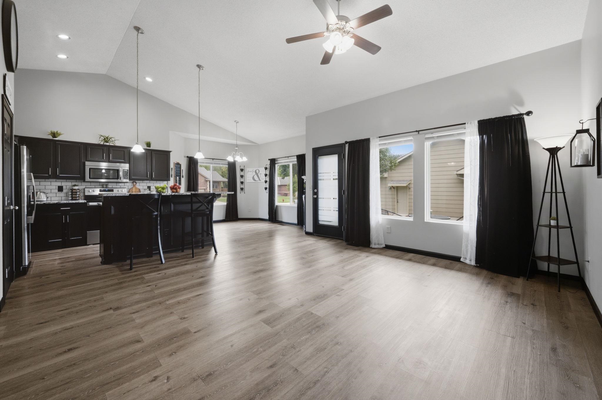 2125 E Brookstone Property Photo 6