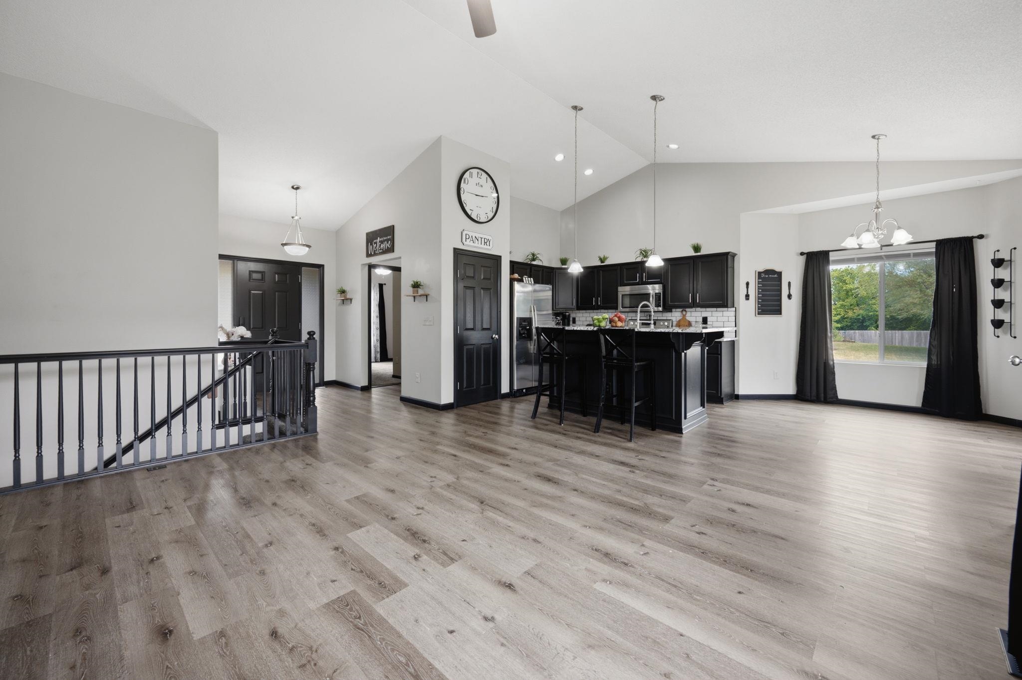 2125 E Brookstone Property Photo 7