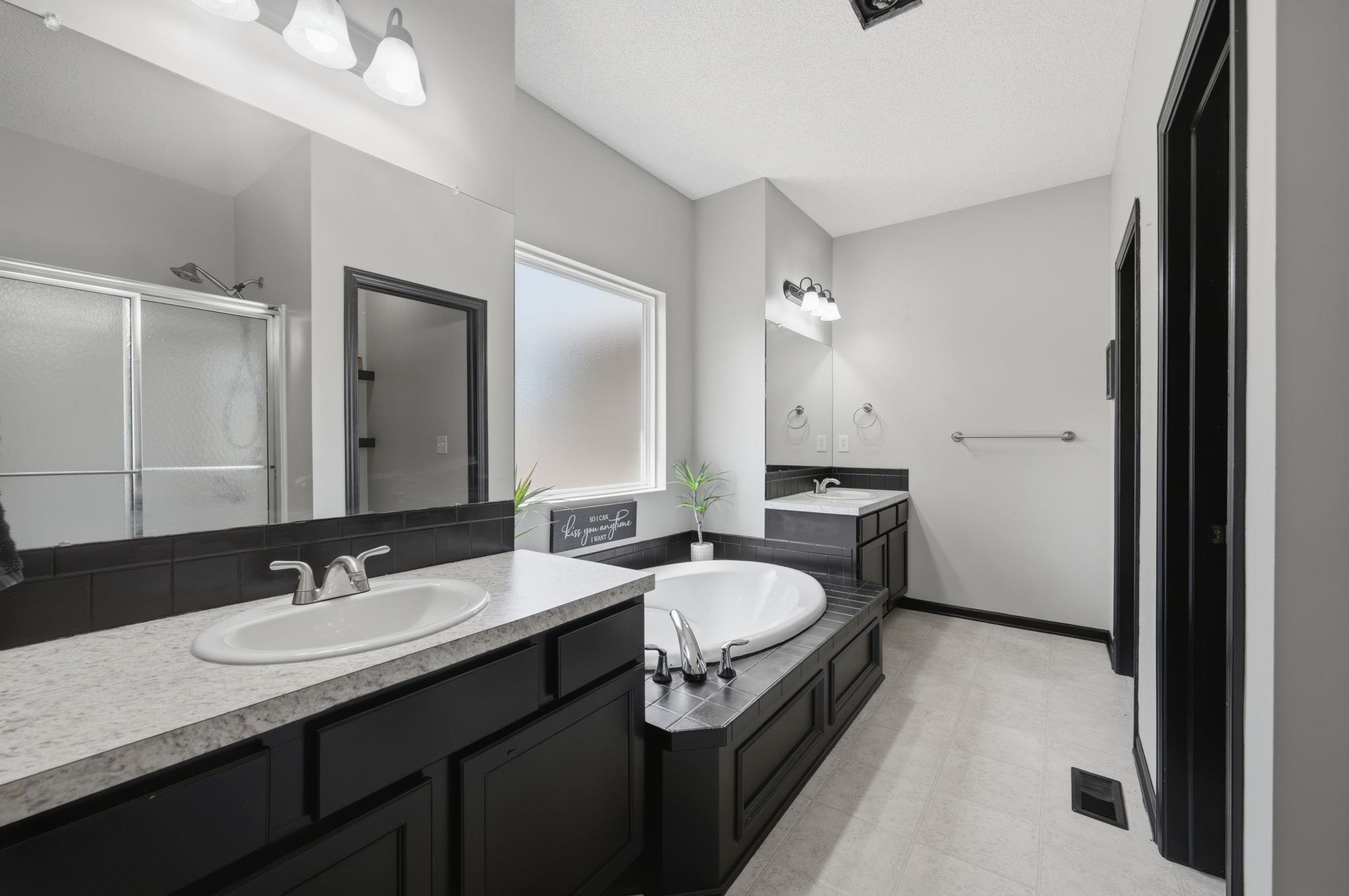 2125 E Brookstone Property Photo 18