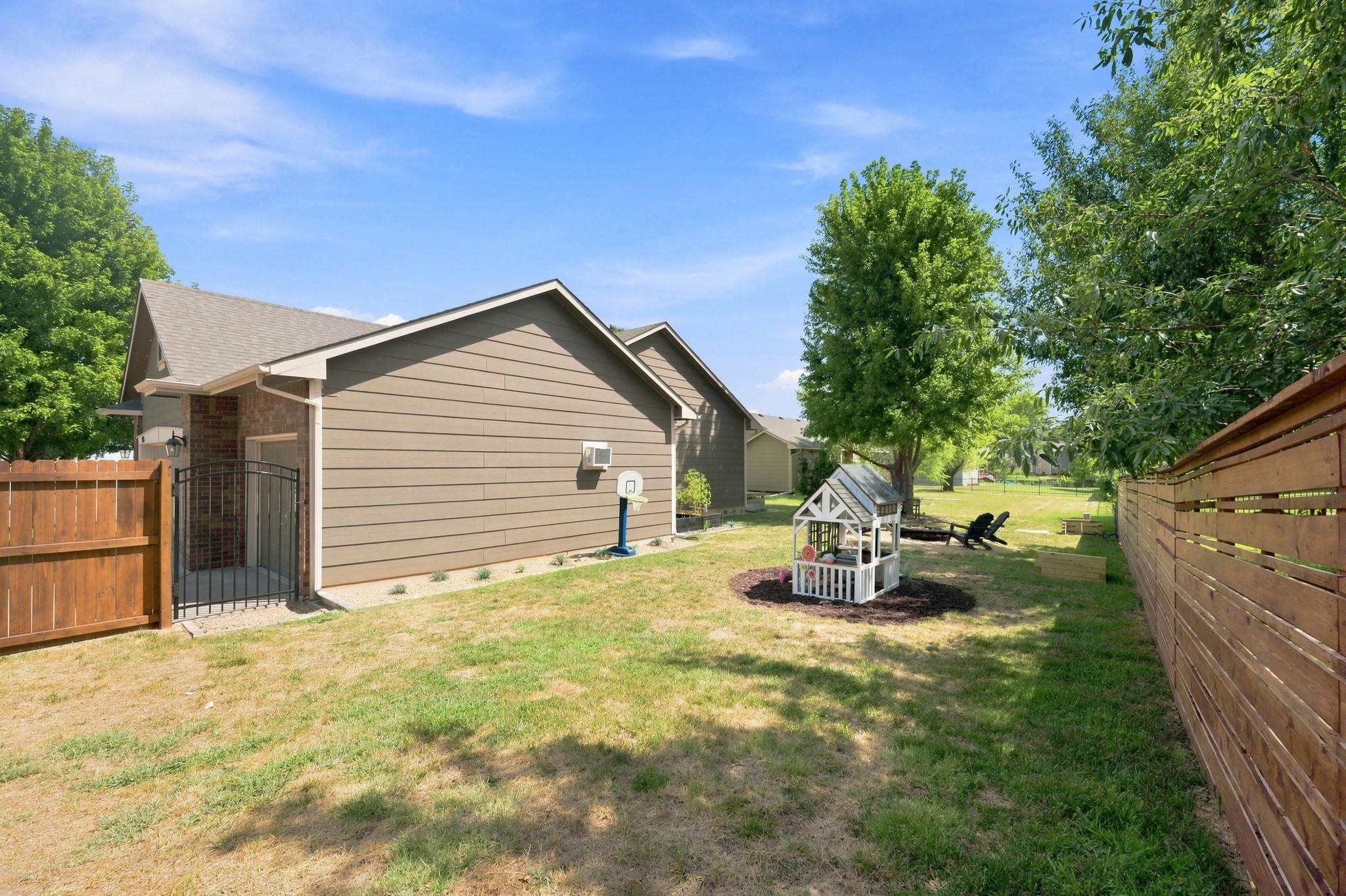 2125 E Brookstone Property Photo 32