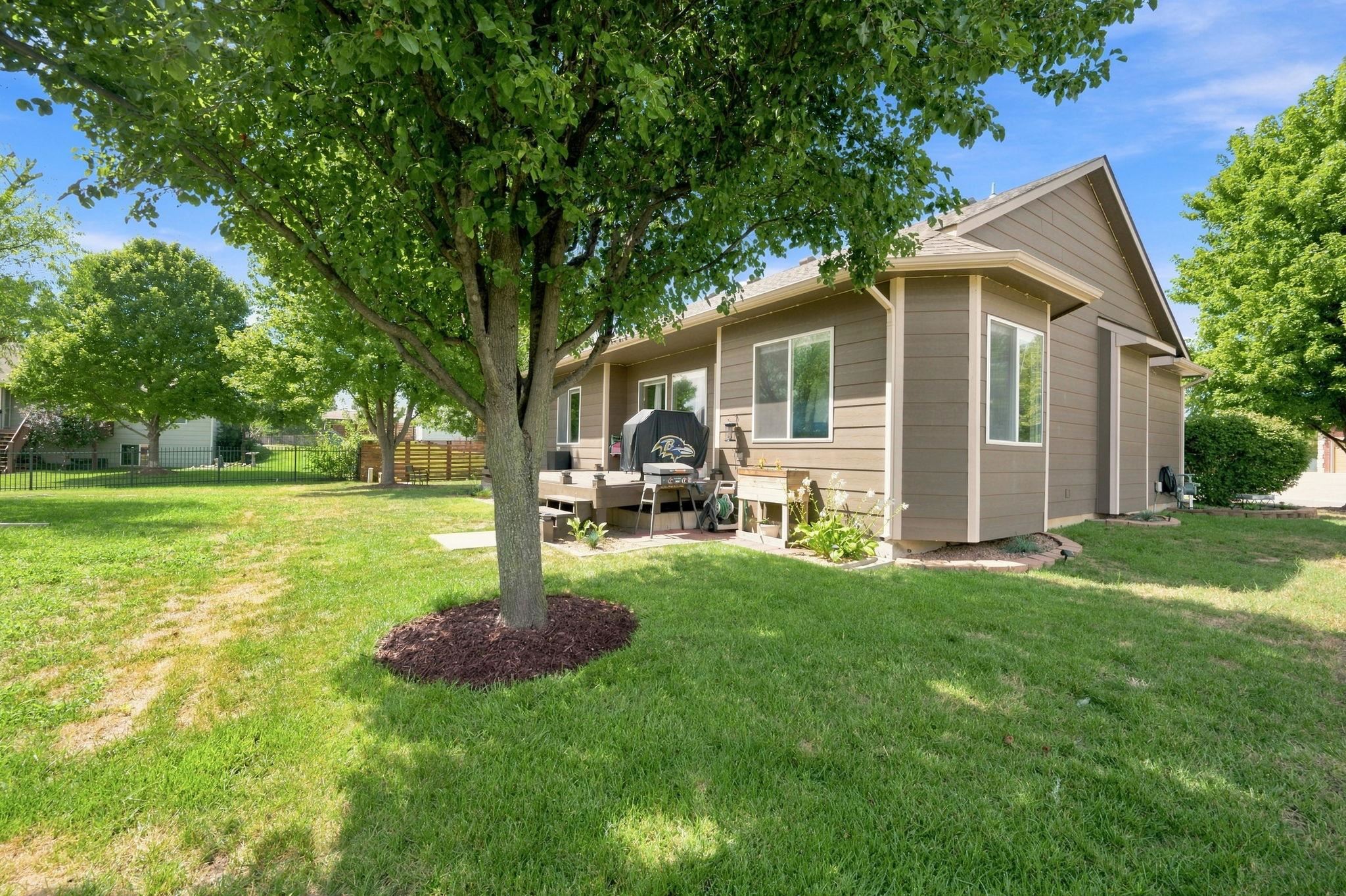 2125 E Brookstone Property Photo 35