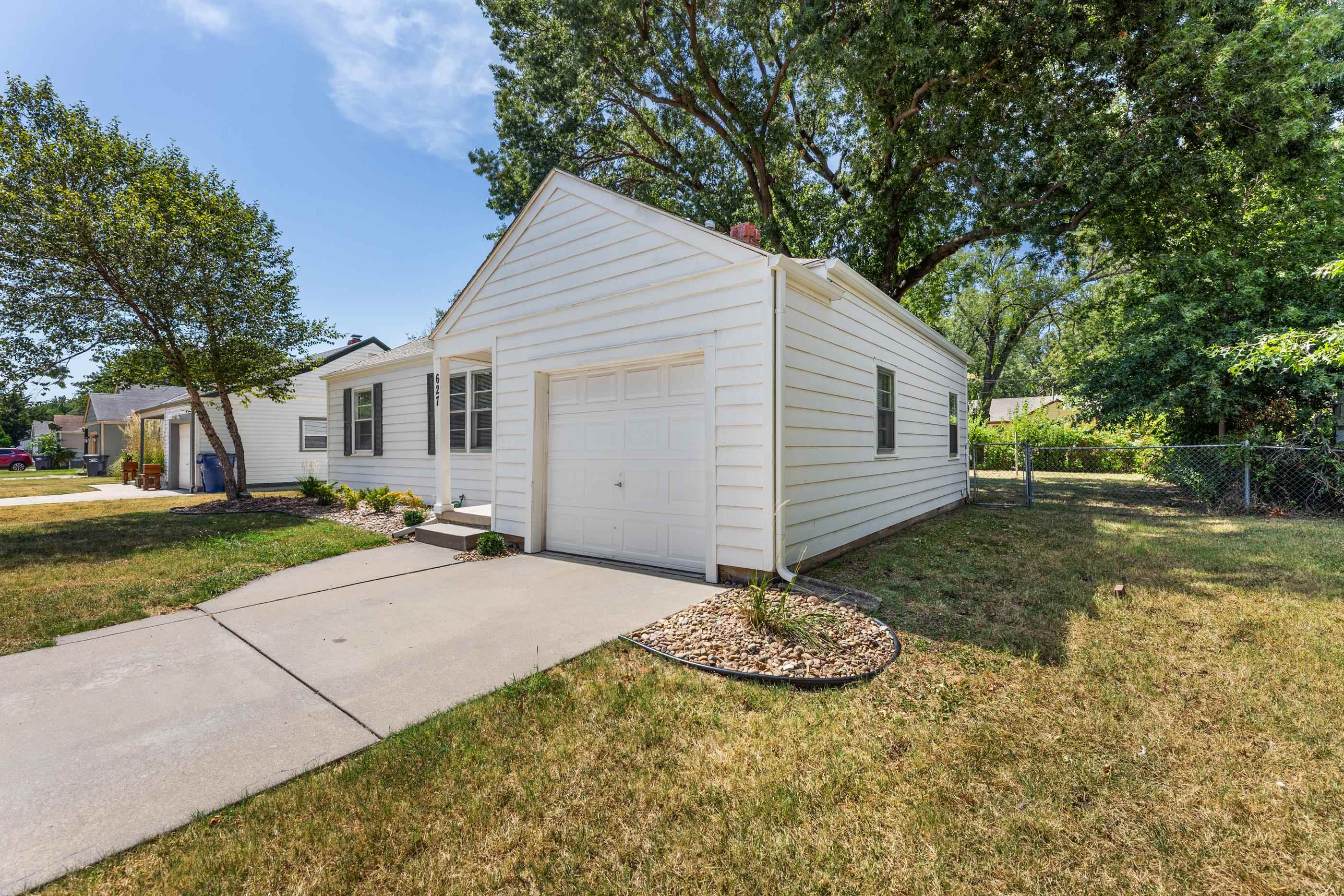 627 S Barlow Property Photo 3