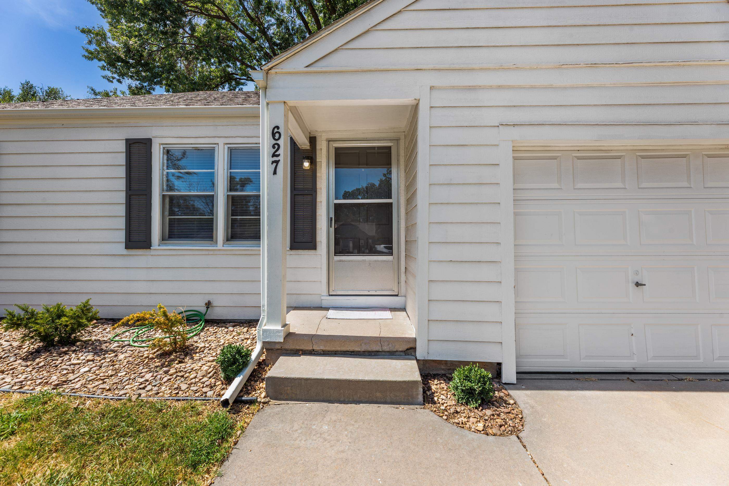 627 S Barlow Property Photo 4