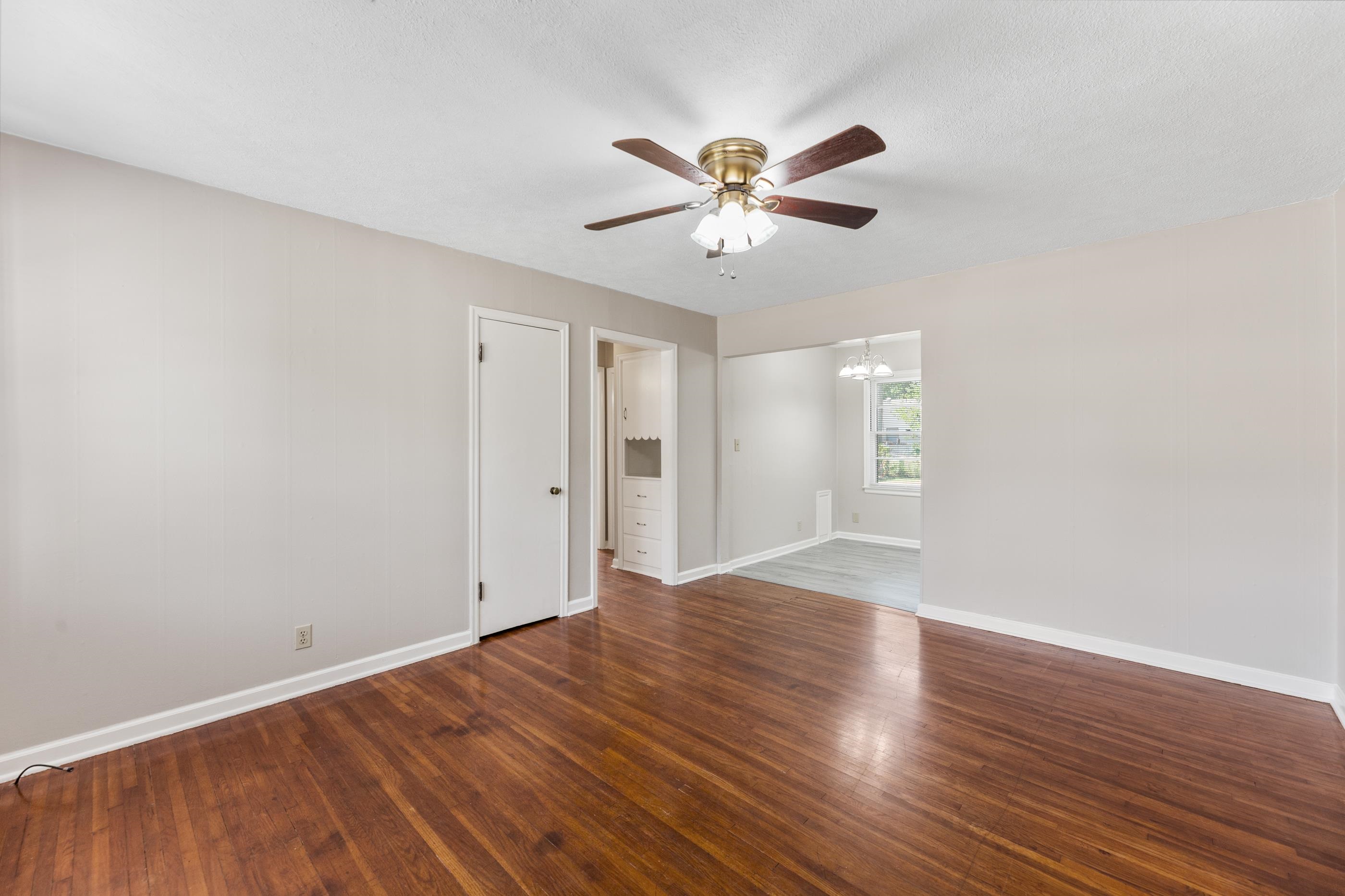 627 S Barlow Property Photo 5