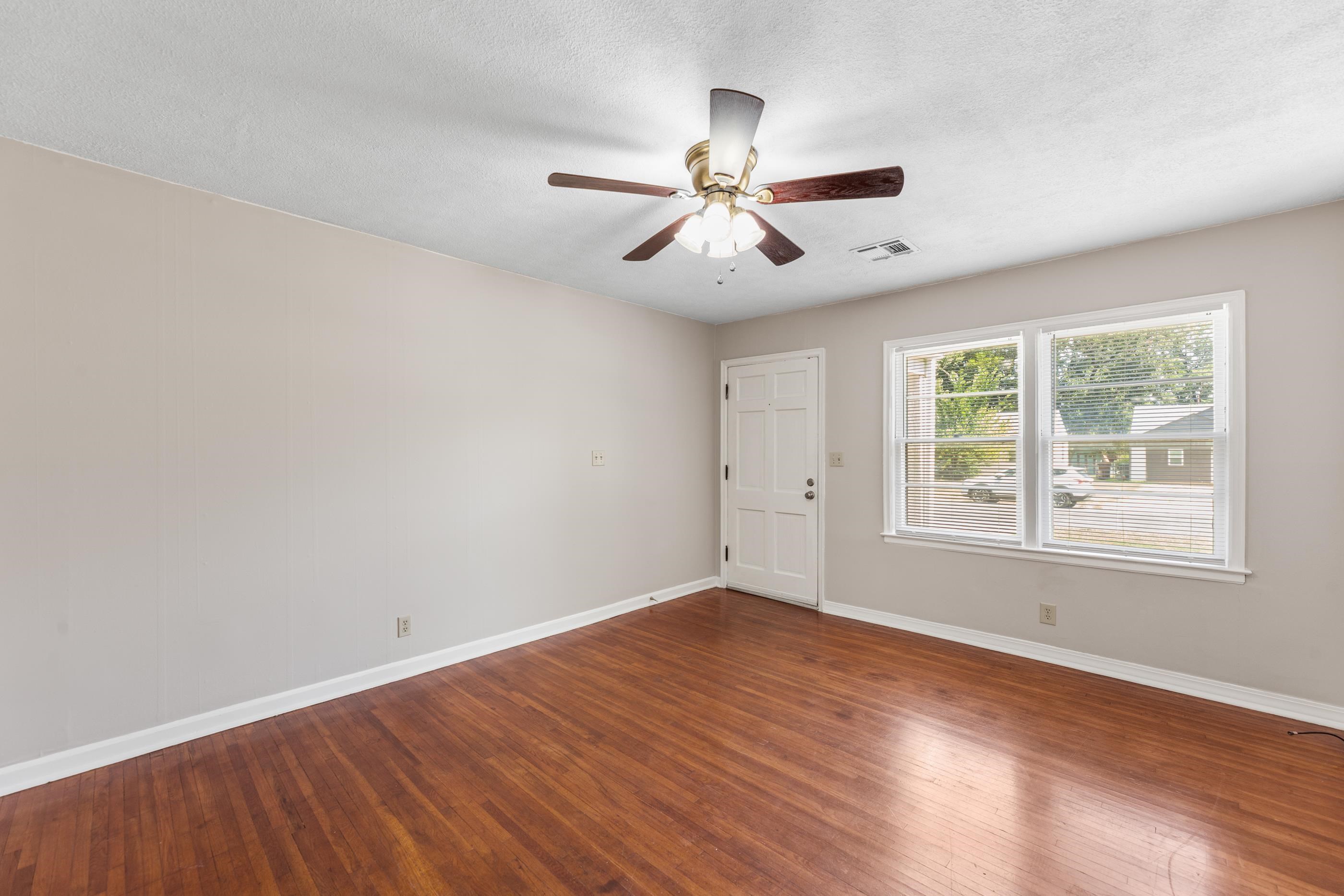 627 S Barlow Property Photo 7