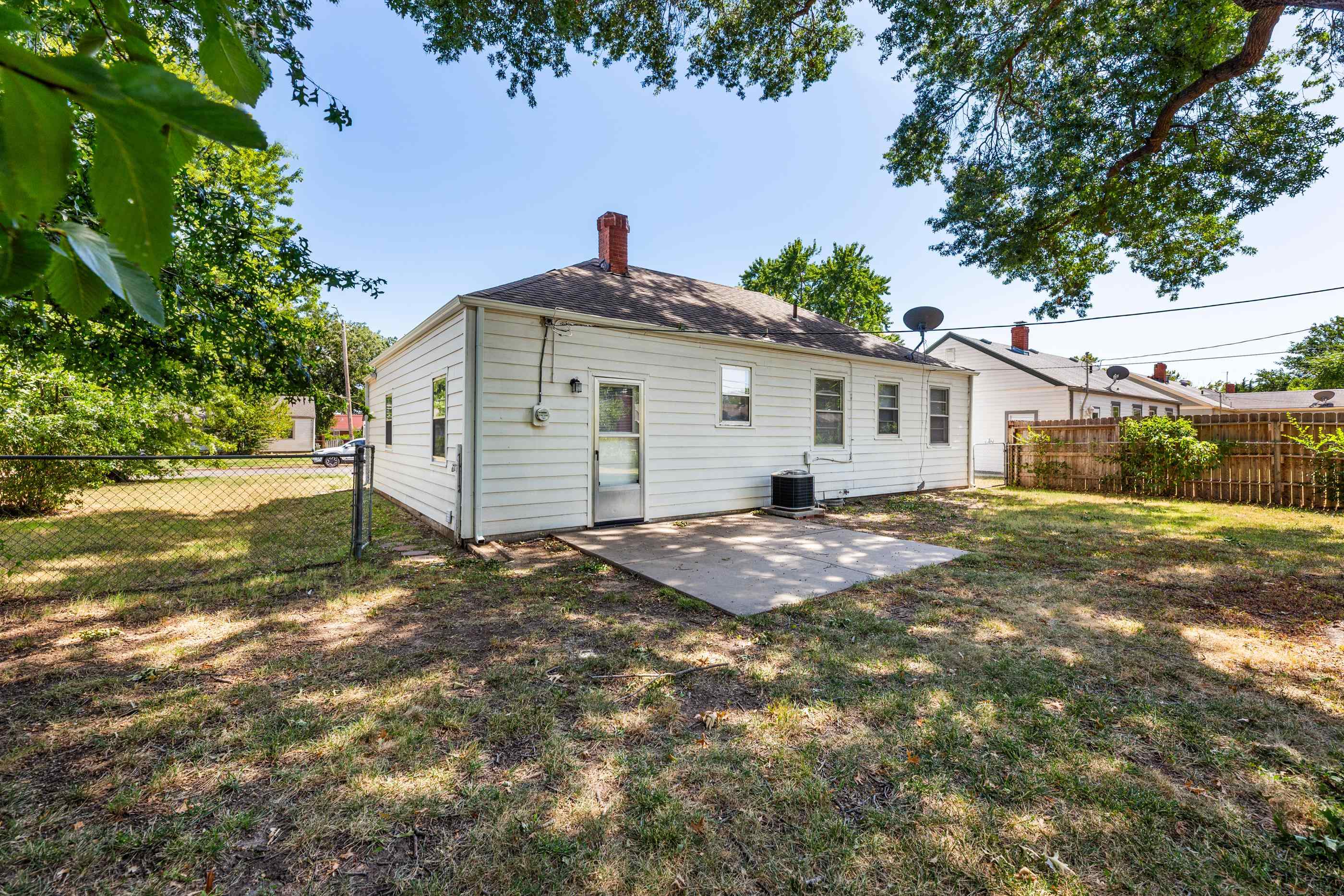 627 S Barlow Property Photo 31