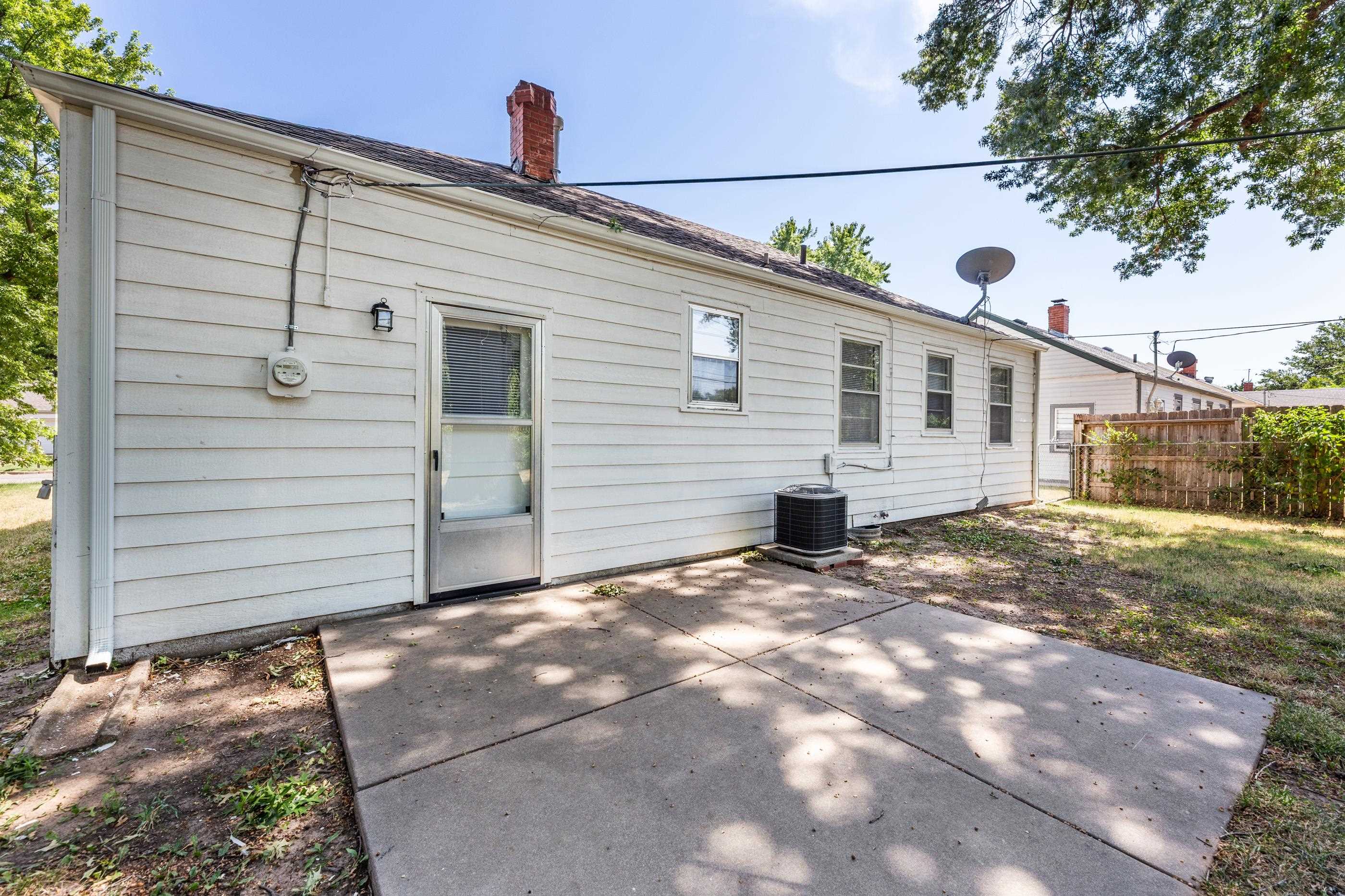 627 S Barlow Property Photo 32