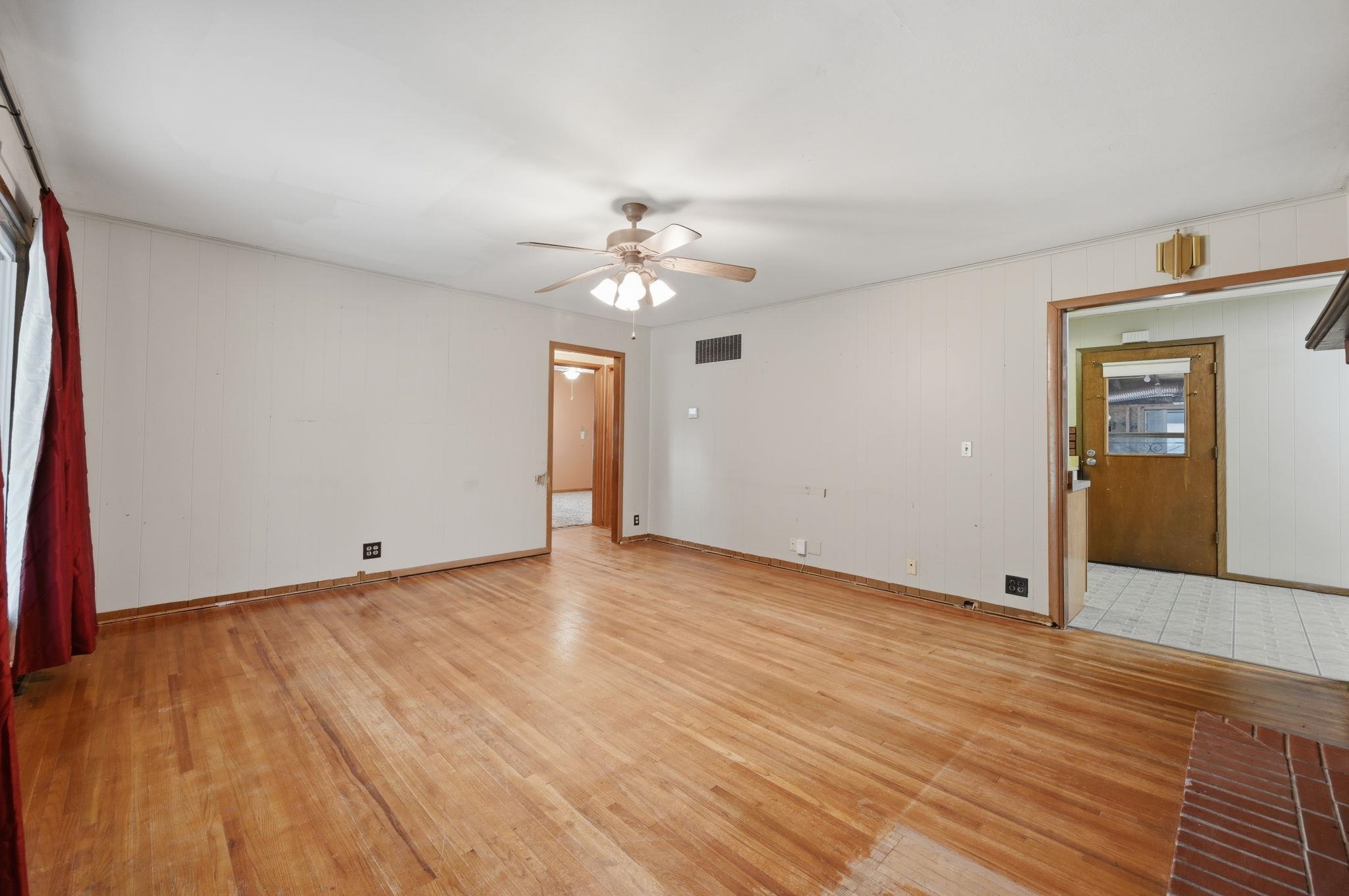 1421 E 31st St South Property Photo 6