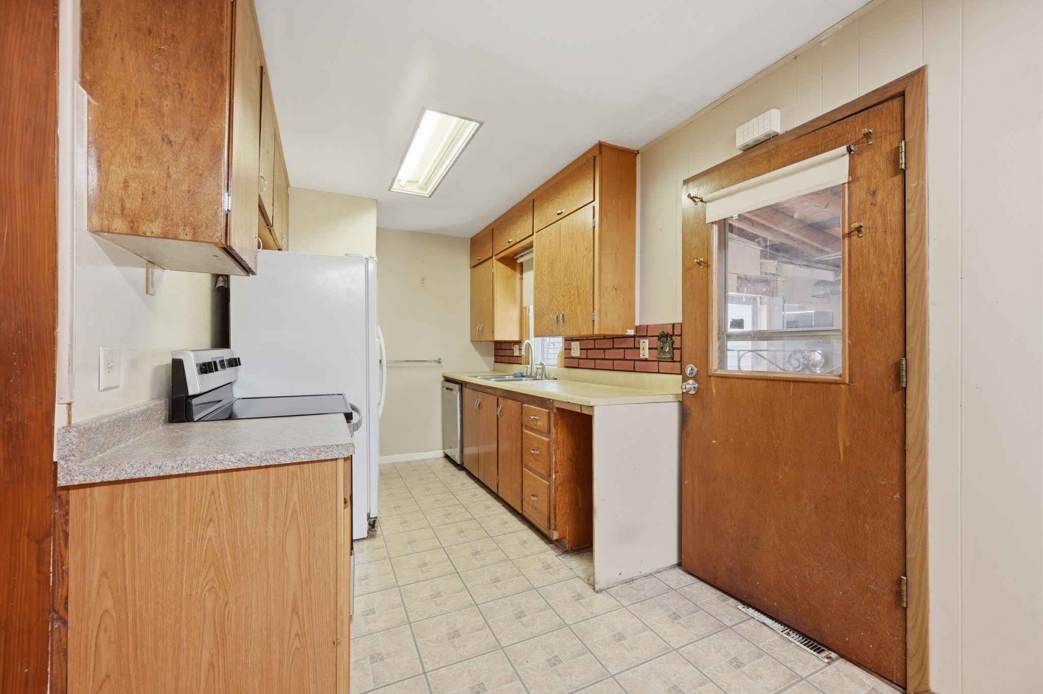 1421 E 31st St South Property Photo 10