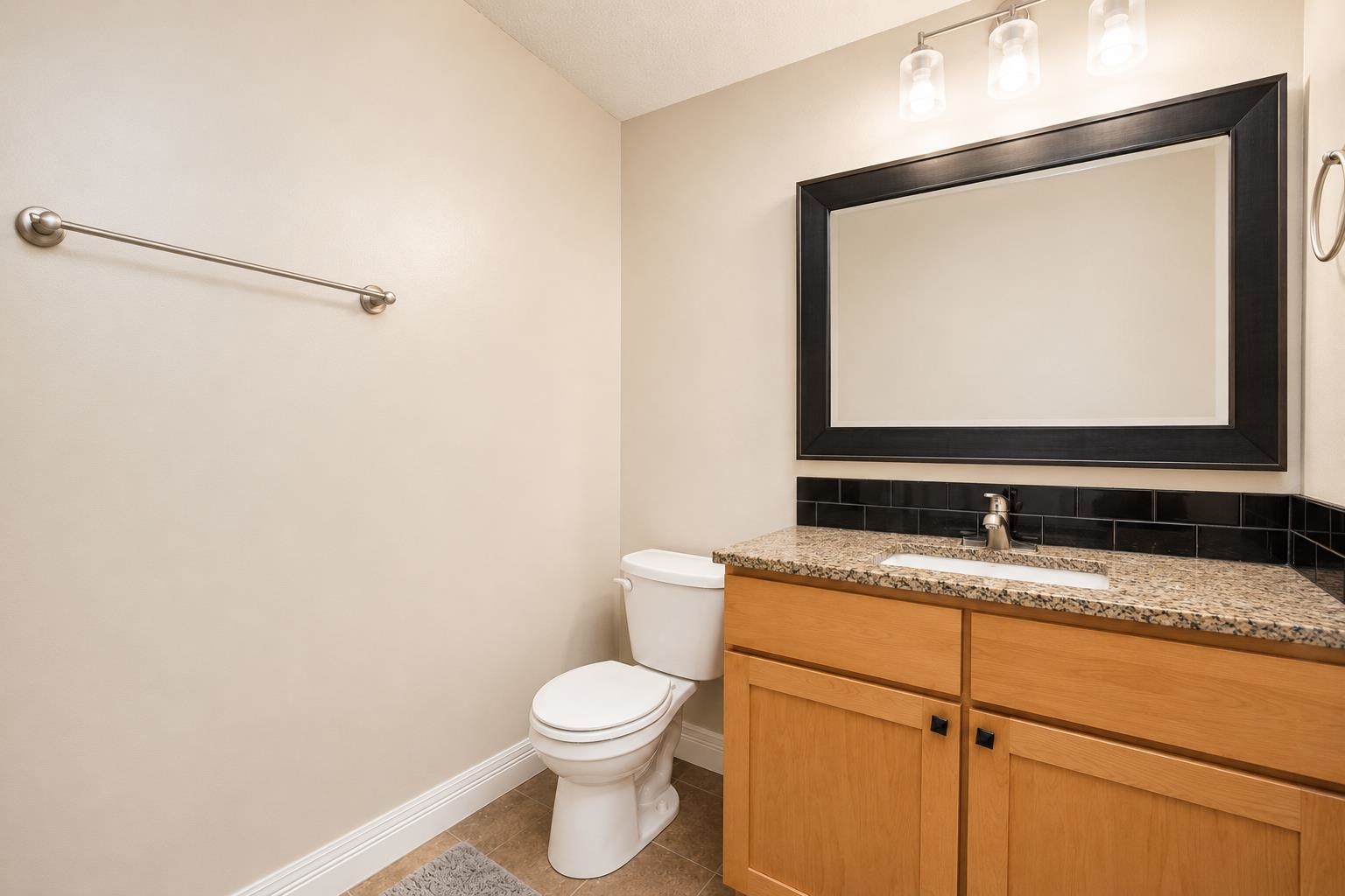 821 W 50th Property Photo 16