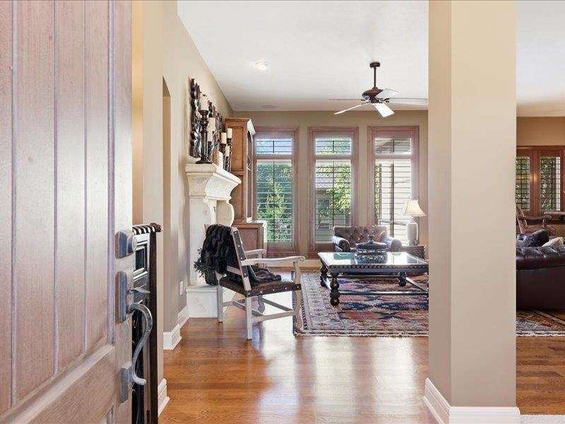 2029 N Paddock Green Property Photo 4