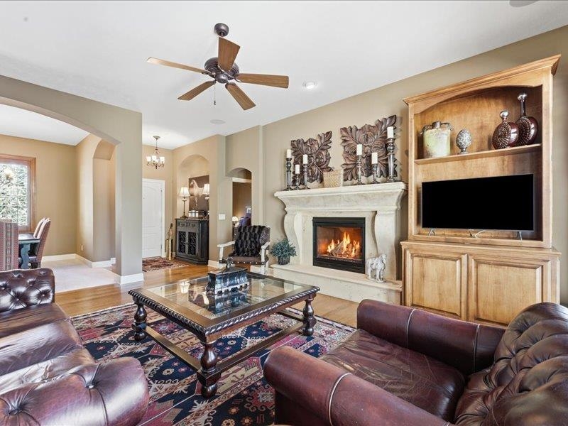 2029 N Paddock Green Property Photo 6