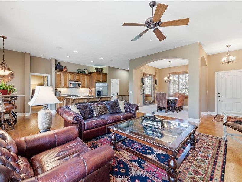 2029 N Paddock Green Property Photo 8
