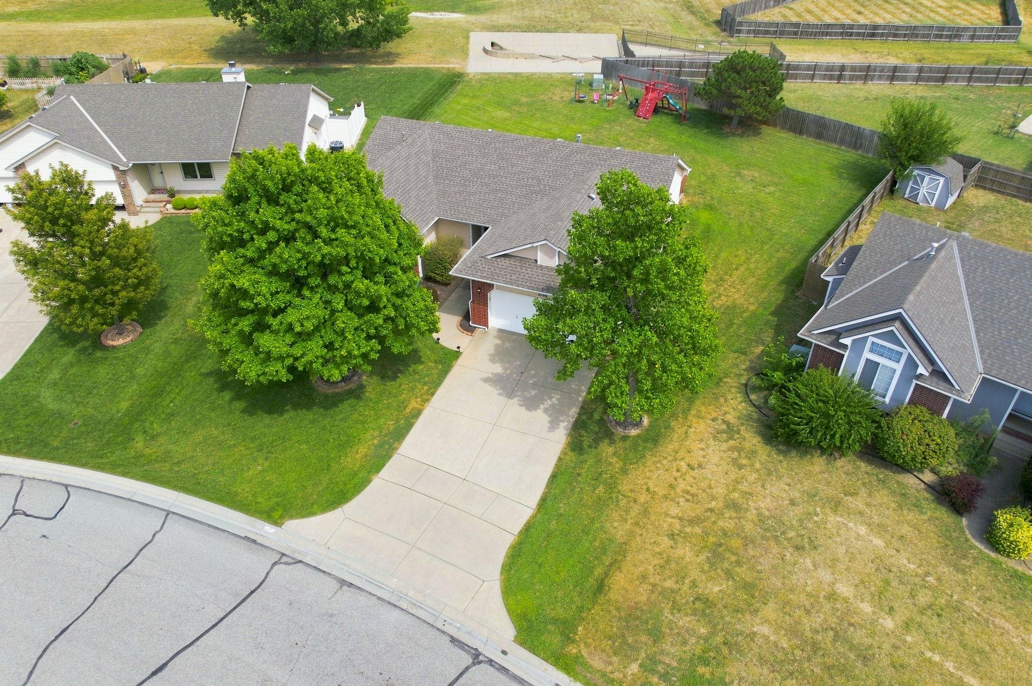 2706 N Meadow Oaks Ct Property Photo 2