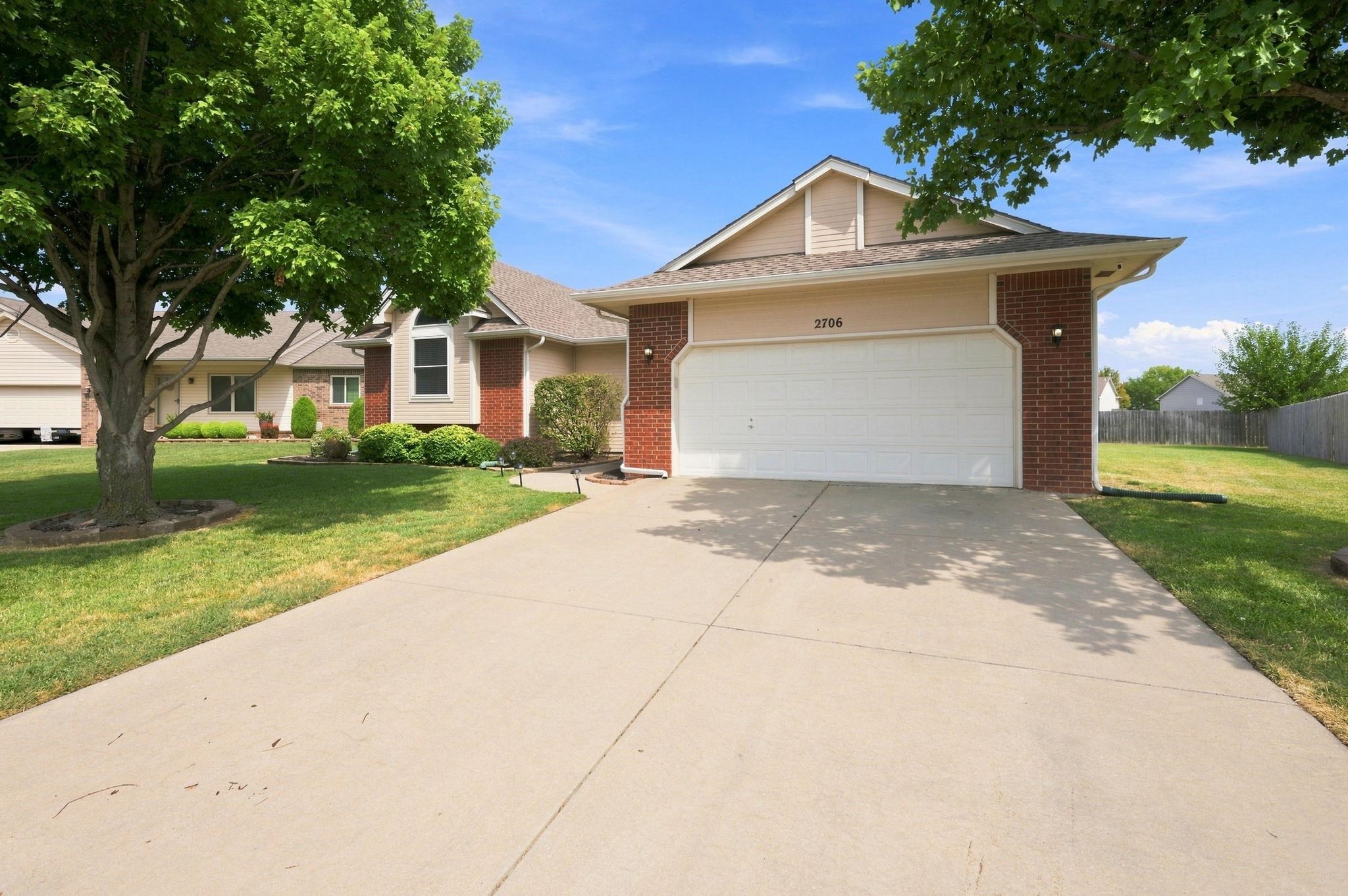 2706 N Meadow Oaks Ct Property Photo 3