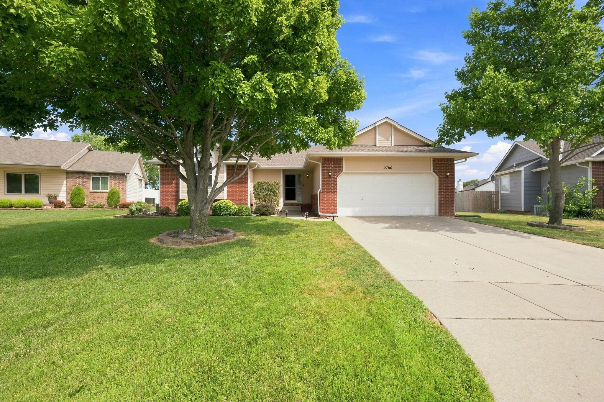 2706 N Meadow Oaks Ct Property Photo 4