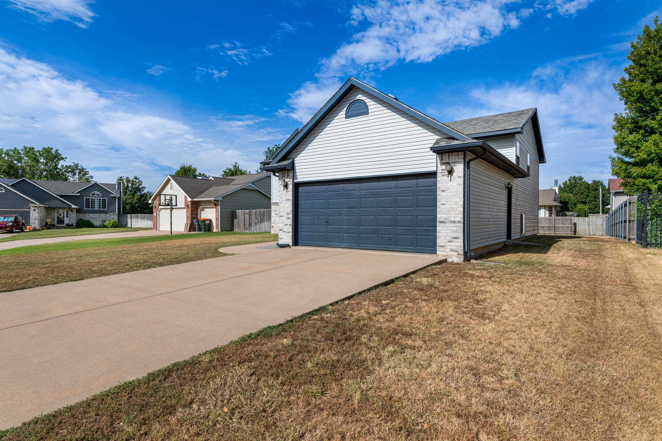 1821 S Shefford Cir Property Photo 3