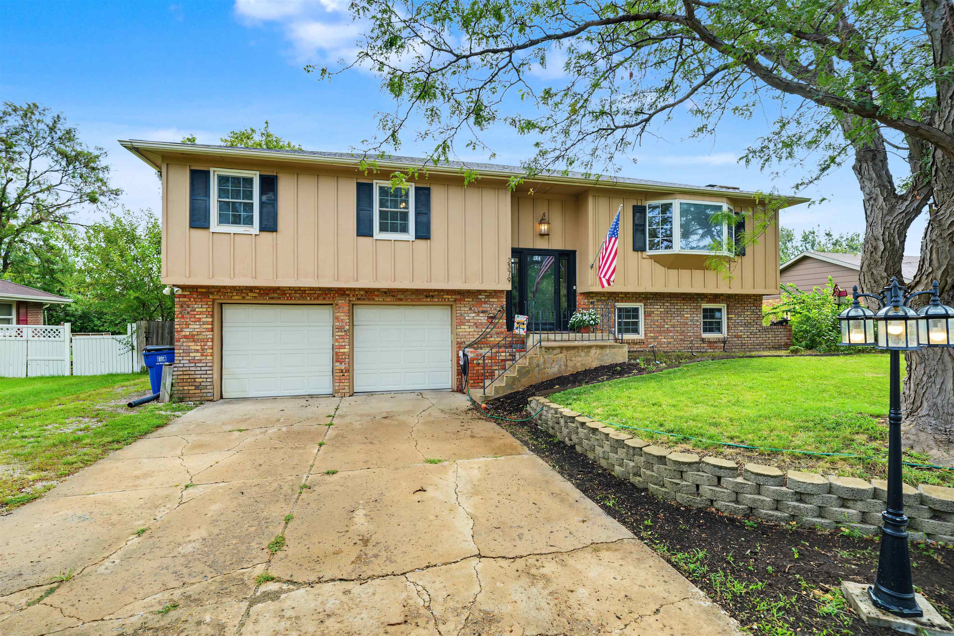 2379 Montclair Dr Property Photo 1