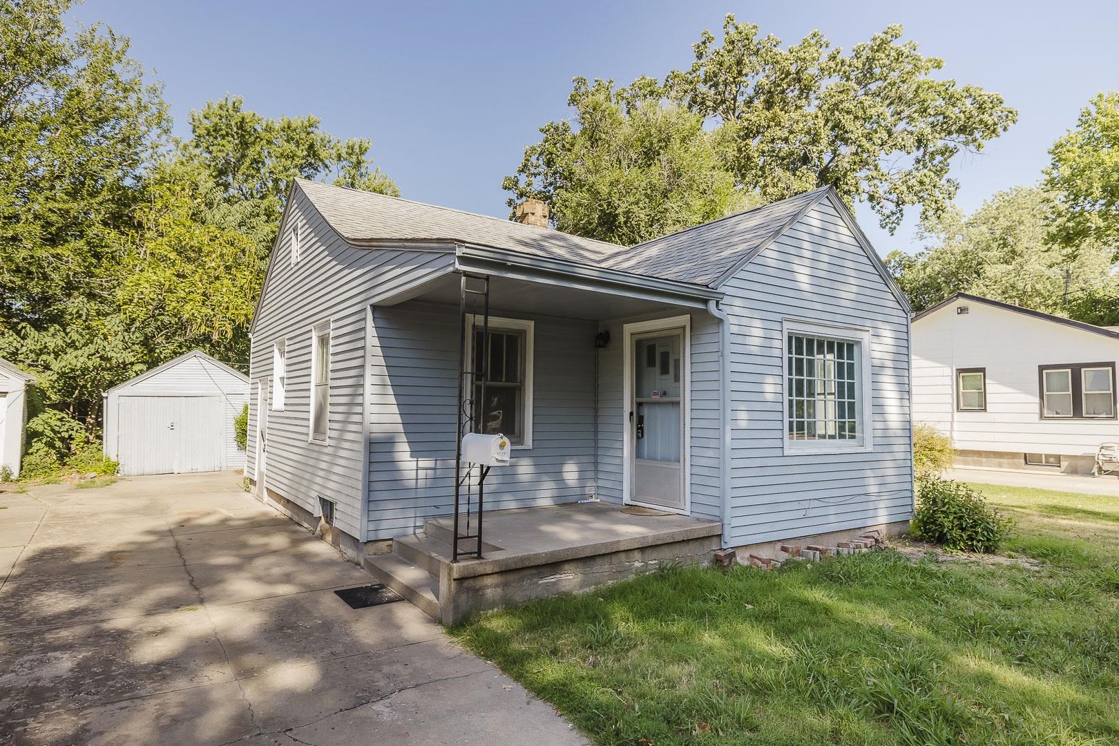 1527 N Woodland Property Photo 2