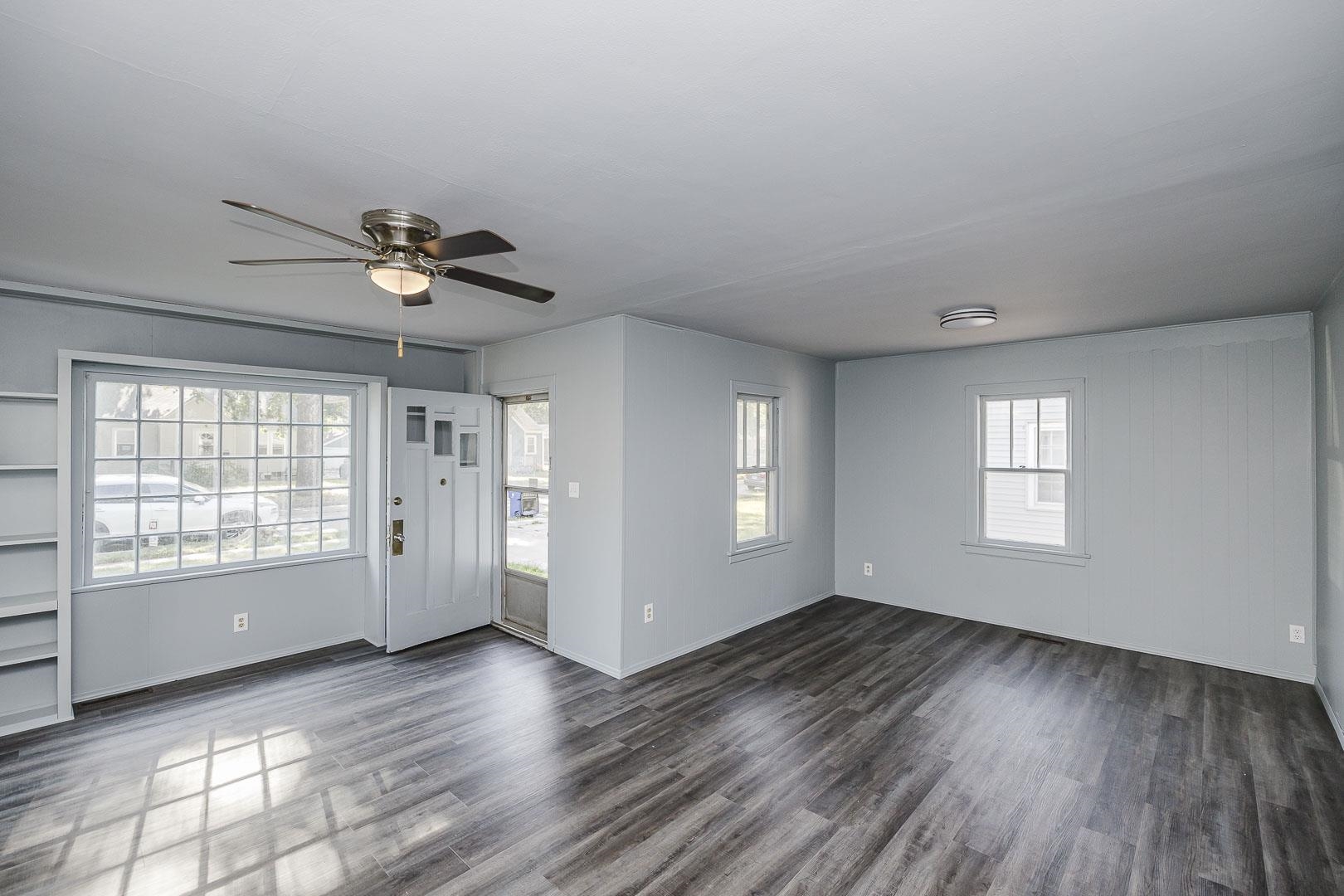 1527 N Woodland Property Photo 3