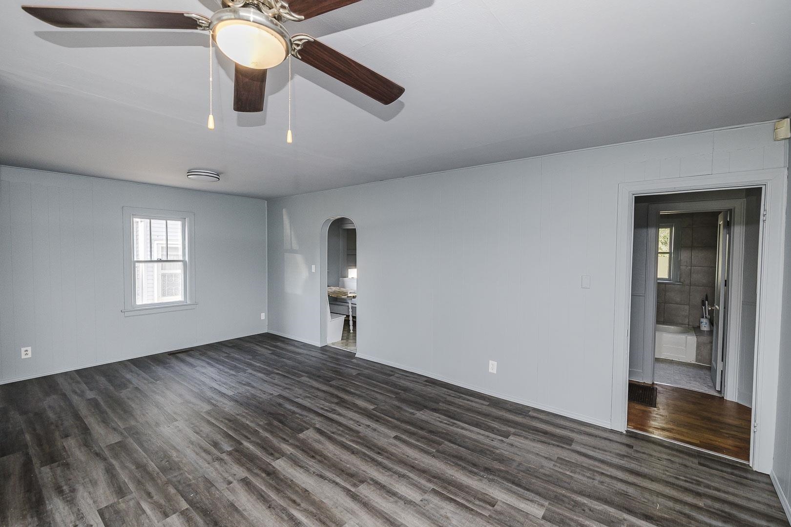 1527 N Woodland Property Photo 5