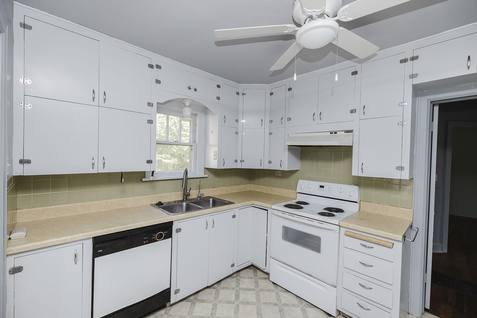 1527 N Woodland Property Photo 8