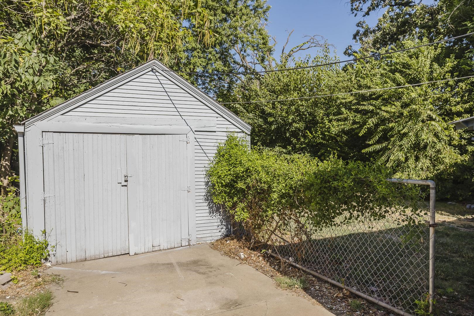 1527 N Woodland Property Photo 19