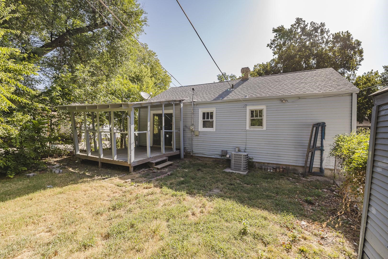 1527 N Woodland Property Photo 23