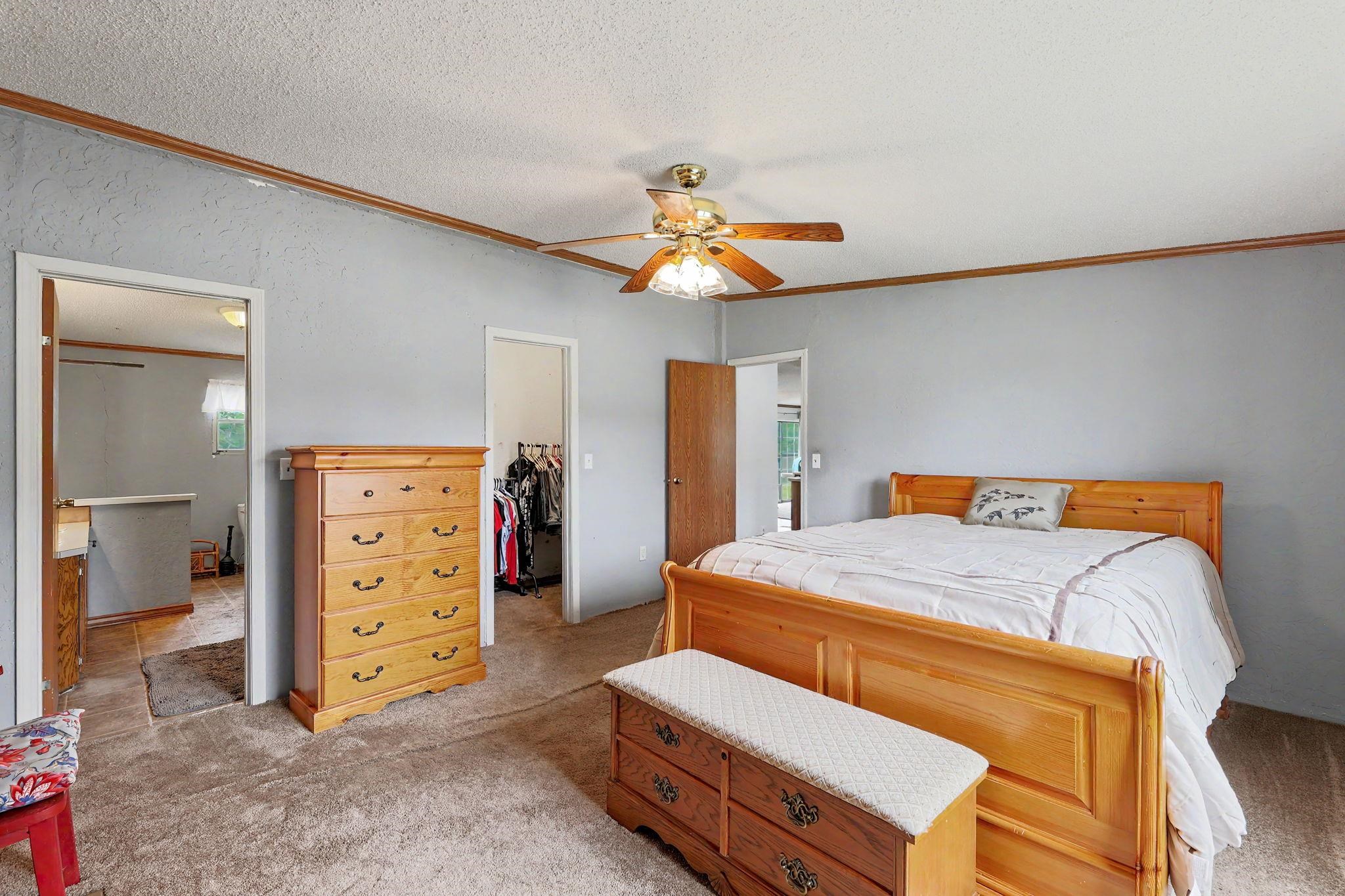 2618 W Angel Property Photo 13