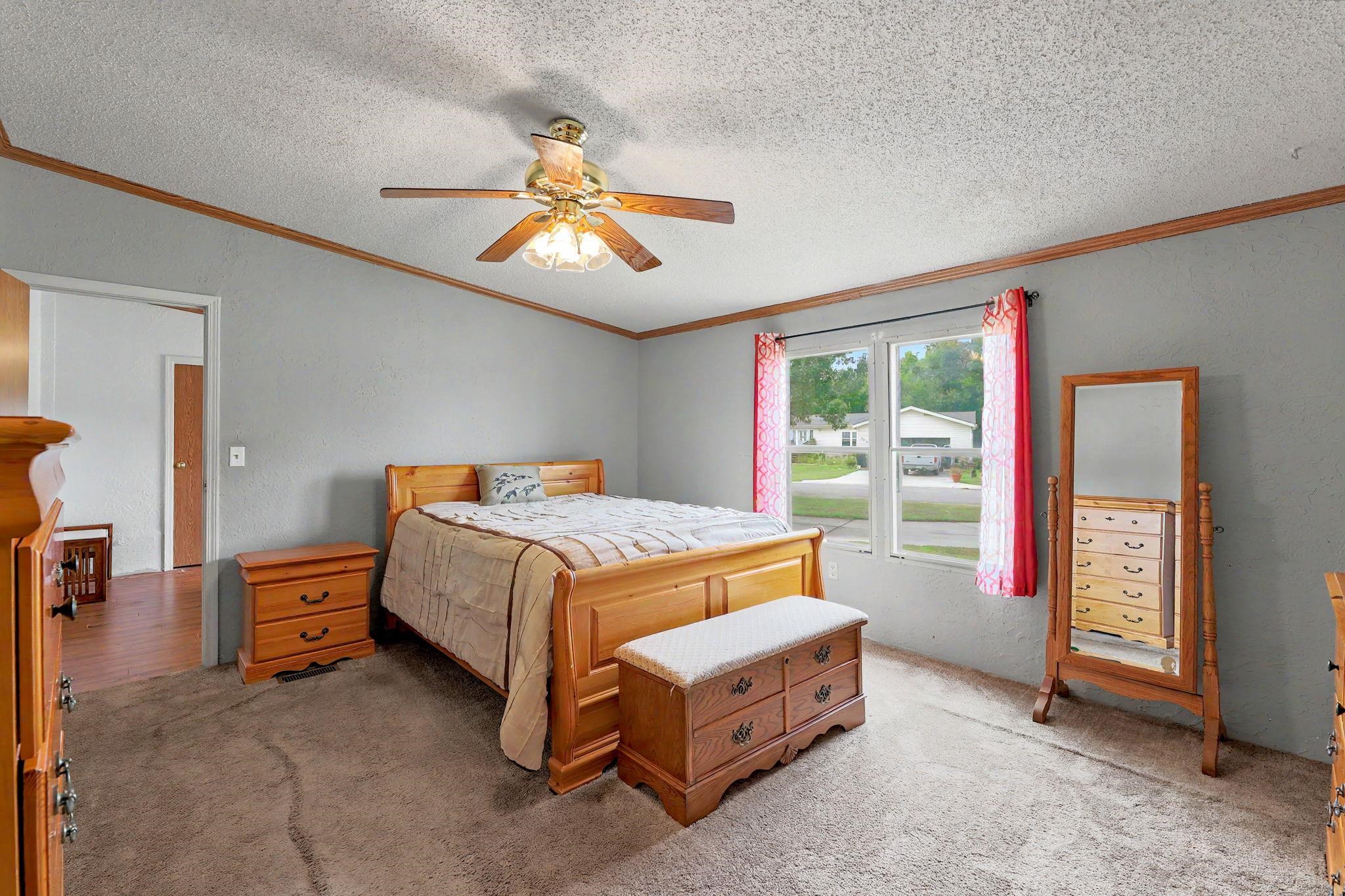 2618 W Angel Property Photo 14