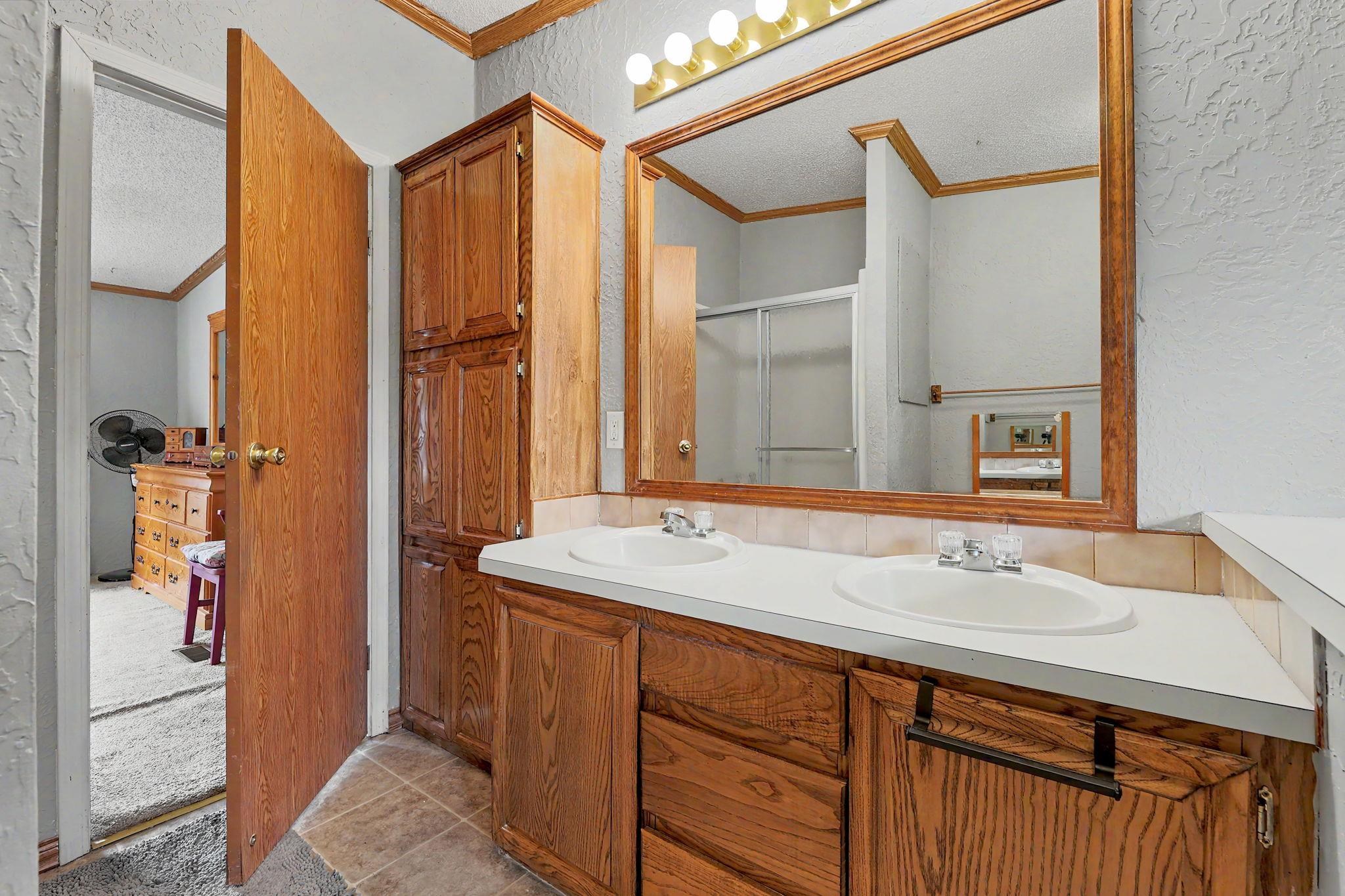 2618 W Angel Property Photo 16