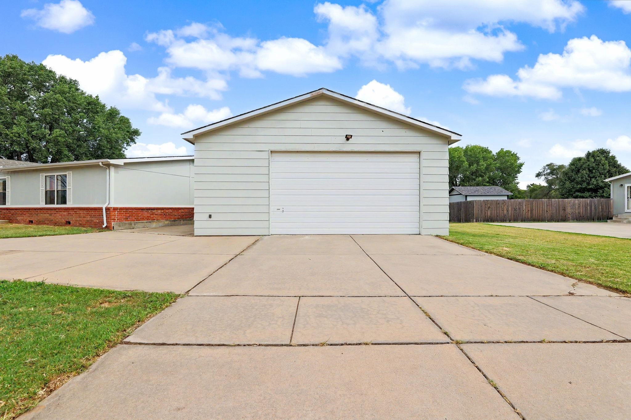 2618 W Angel Property Photo 27