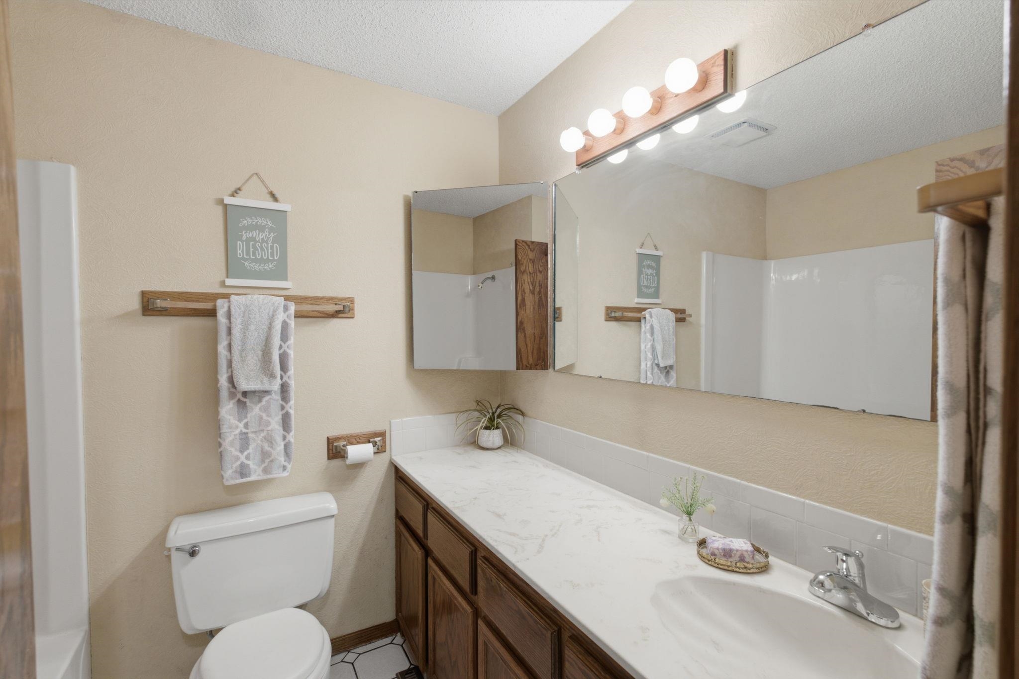 1518 N Covington Property Photo 12