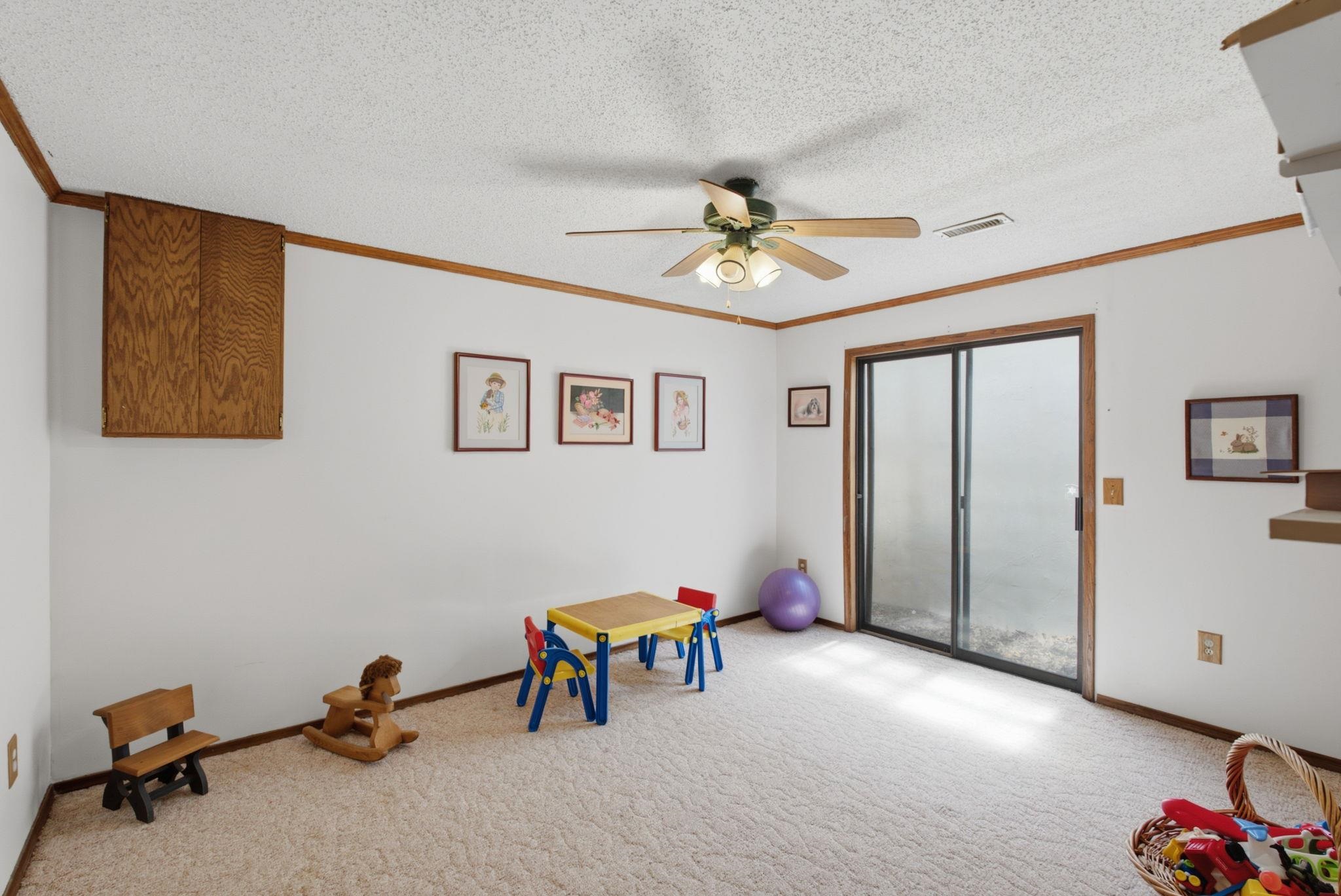 1518 N Covington Property Photo 17